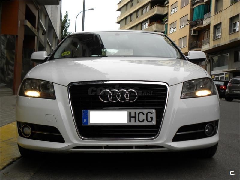Audi A3 Sportback 1.6 TDI 105cv Attraction 5p.: Servicios de Comercial Víctor Audi A3 Sportback 1.6 TDI 105cv Attraction 5p.: Servicios de Comercial Víctor