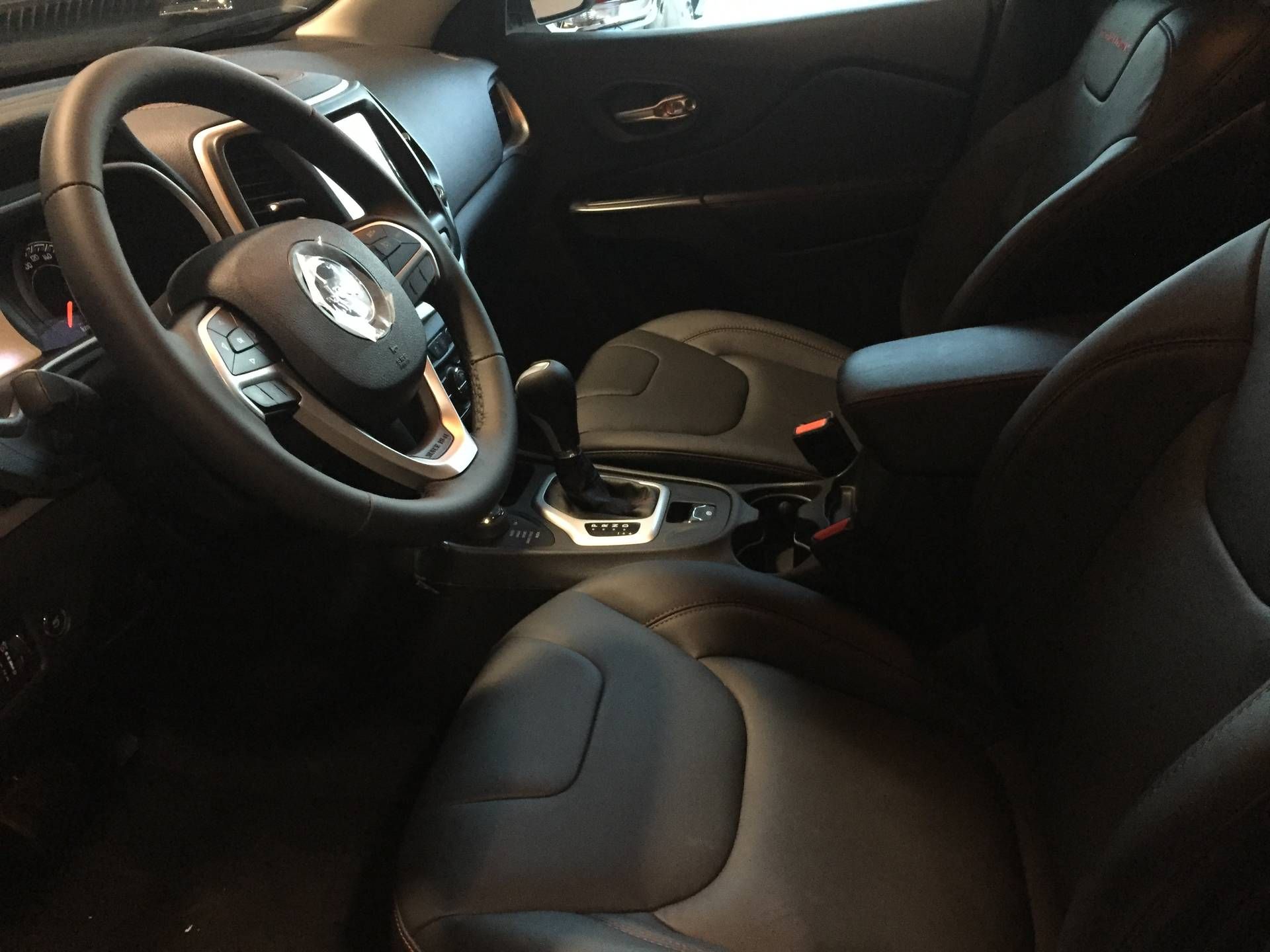 Jeep Cherokee 3.2: Servicios de Comercial Víctor Jeep Cherokee 3.2: Servicios de Comercial Víctor