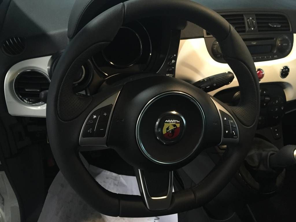 Abarth 500 1.4: Servicios de Comercial Víctor Abarth 500 1.4: Servicios de Comercial Víctor