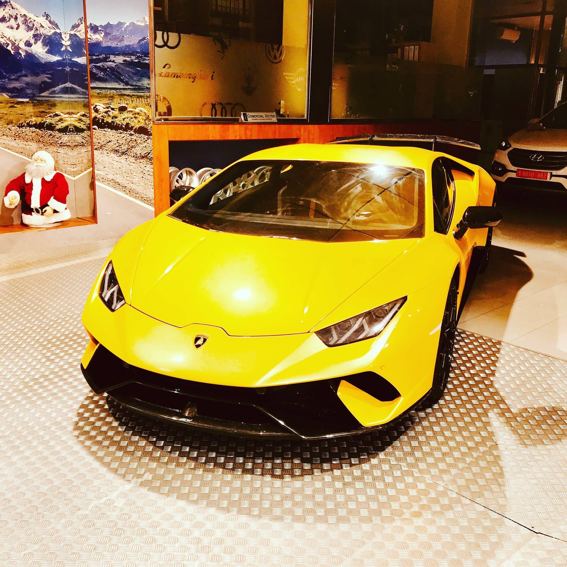 Lamborghini Huracán Performance: Servicios de Comercial Víctor Lamborghini Huracán Performance: Servicios de Comercial Víctor