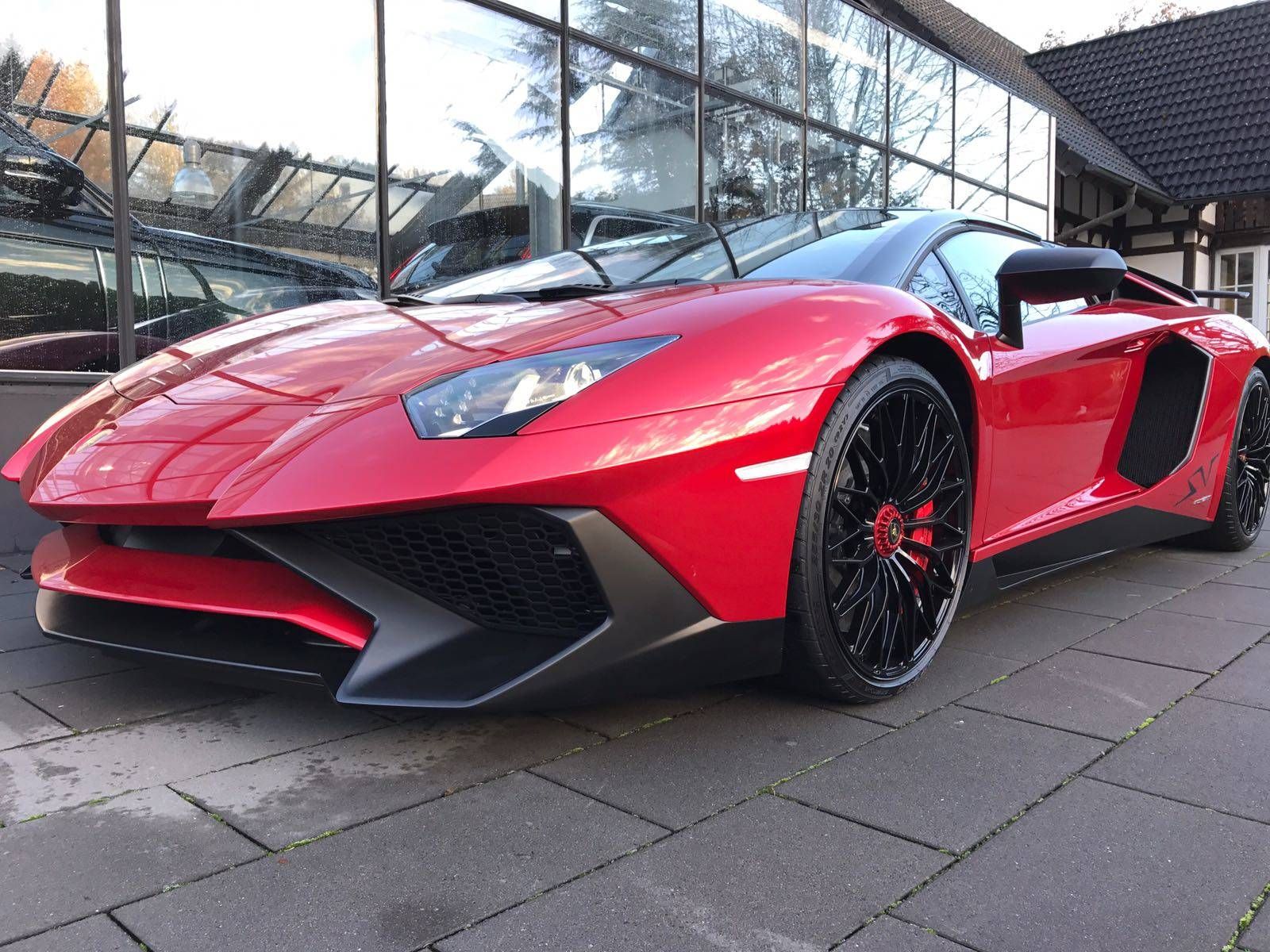 Lamborghini Aventador Pirelli: Servicios de Comercial Víctor Lamborghini Aventador Pirelli: Servicios de Comercial Víctor