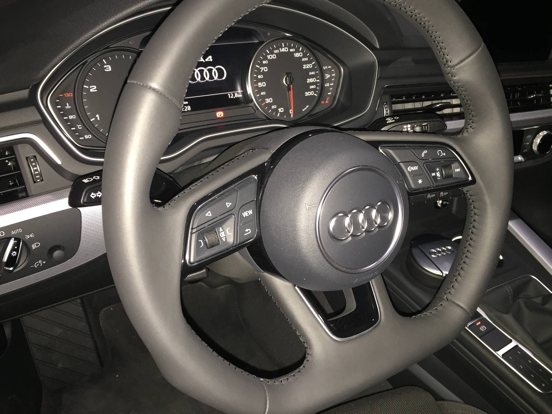 Audi A4 2.0 TDI: Servicios de Comercial Víctor Audi A4 2.0 TDI: Servicios de Comercial Víctor