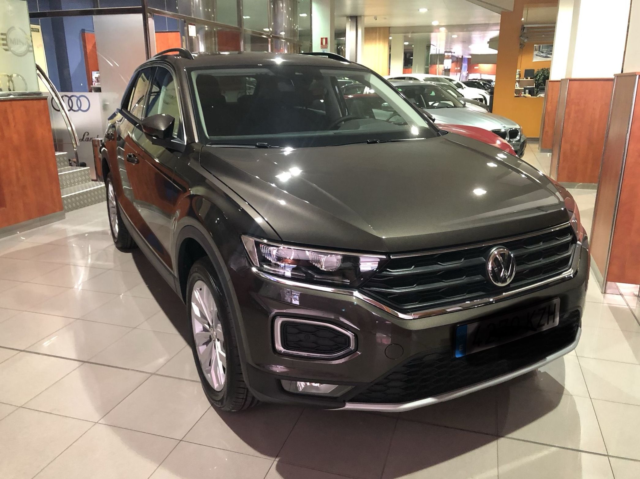 VW T-Roc 115 cv Diesel : Servicios de Comercial Víctor VW T-Roc 115 cv Diesel : Servicios de Comercial Víctor
