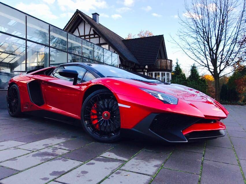 Lamborghini Aventador Pirelli: Servicios de Comercial Víctor Lamborghini Aventador Pirelli: Servicios de Comercial Víctor
