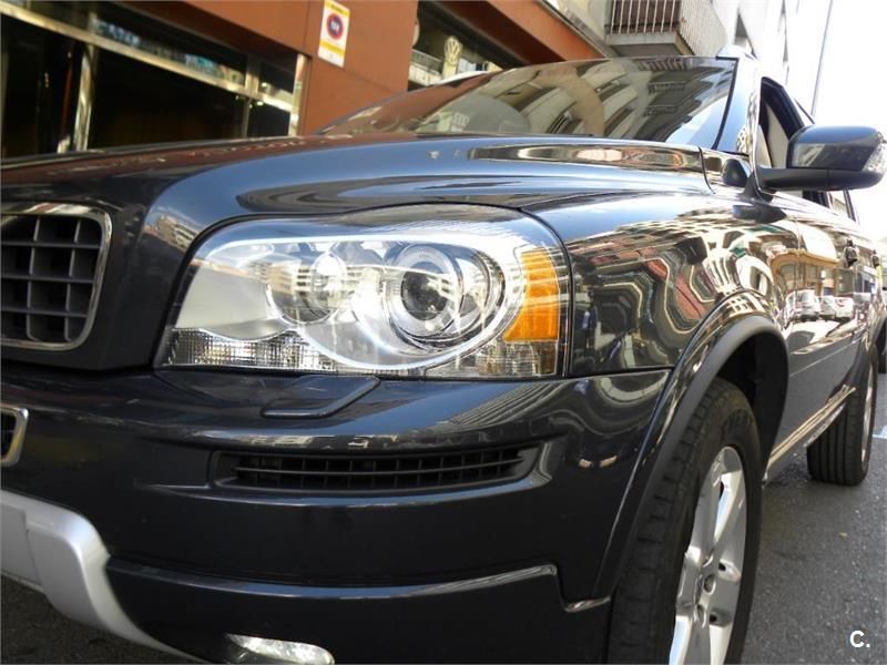 Volvo XC90 2.4 D5 AWD Momentum Auto 5p.: Servicios de Comercial Víctor Volvo XC90 2.4 D5 AWD Momentum Auto 5p.: Servicios de Comercial Víctor