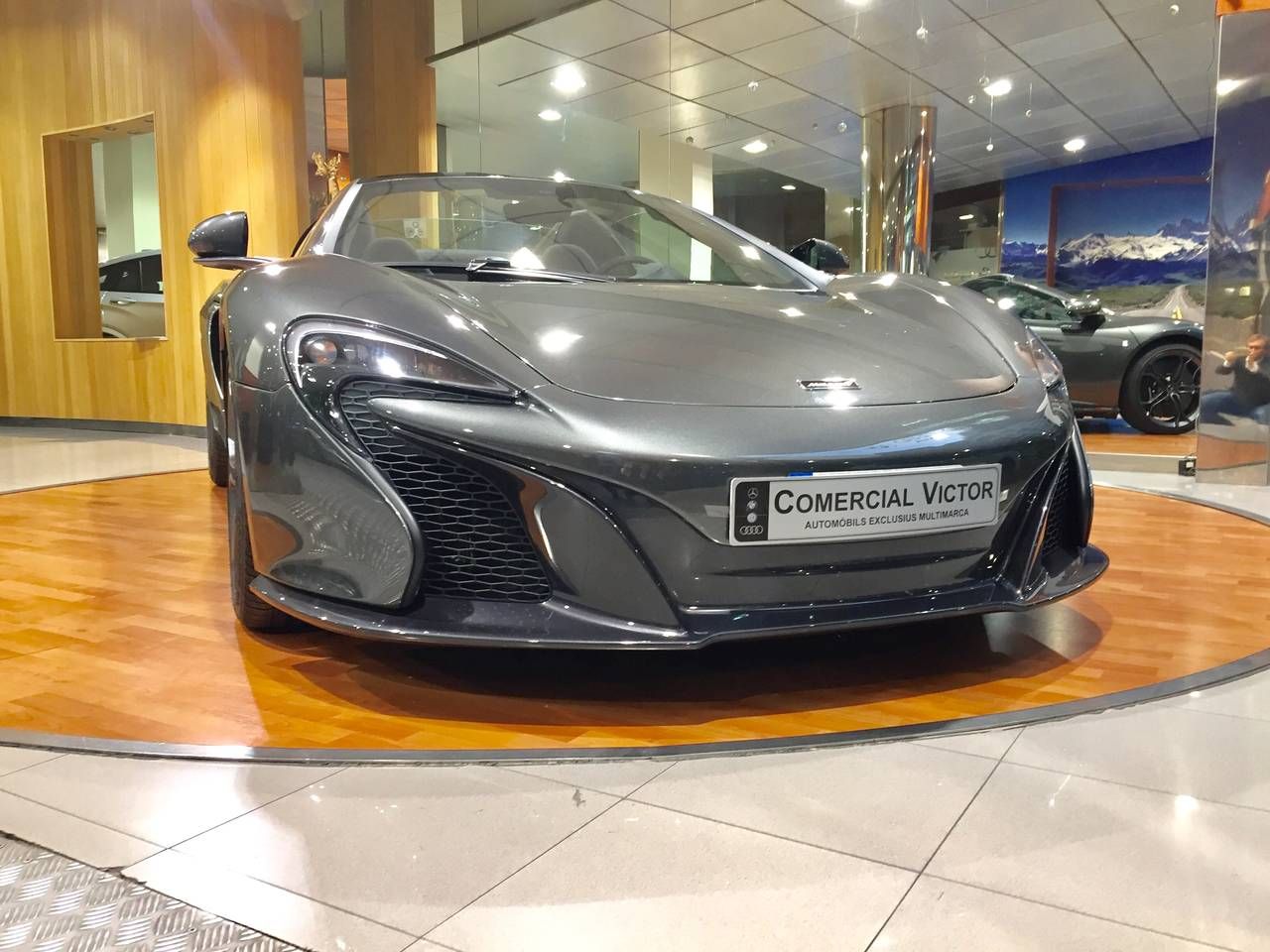McLaren 650 S Spider MP4 12: Servicios de Comercial Víctor McLaren 650 S Spider MP4 12: Servicios de Comercial Víctor