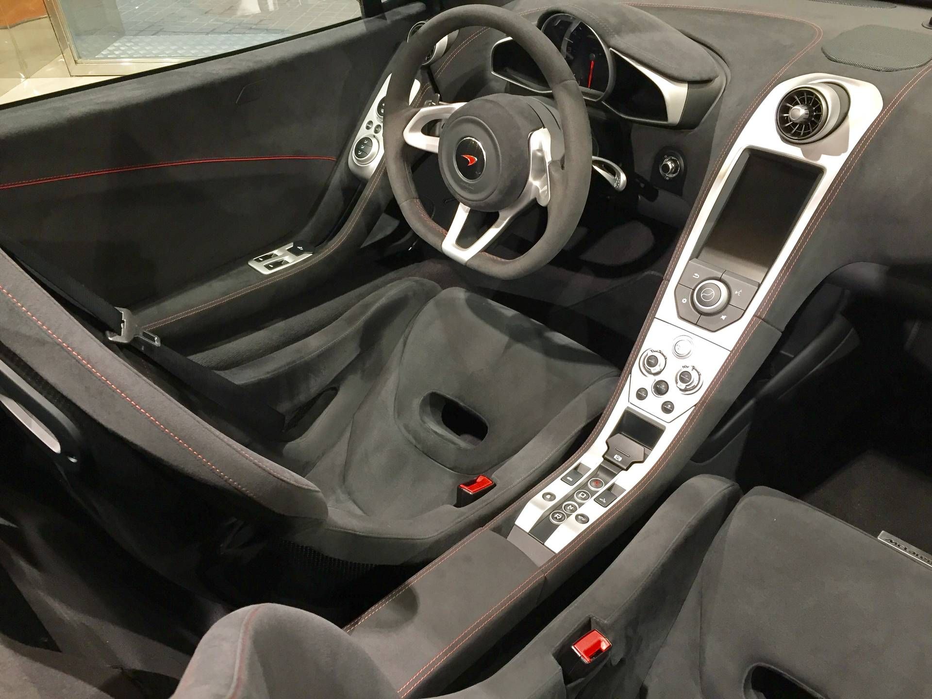 McLaren 650 S Spider MP4 12: Servicios de Comercial Víctor McLaren 650 S Spider MP4 12: Servicios de Comercial Víctor
