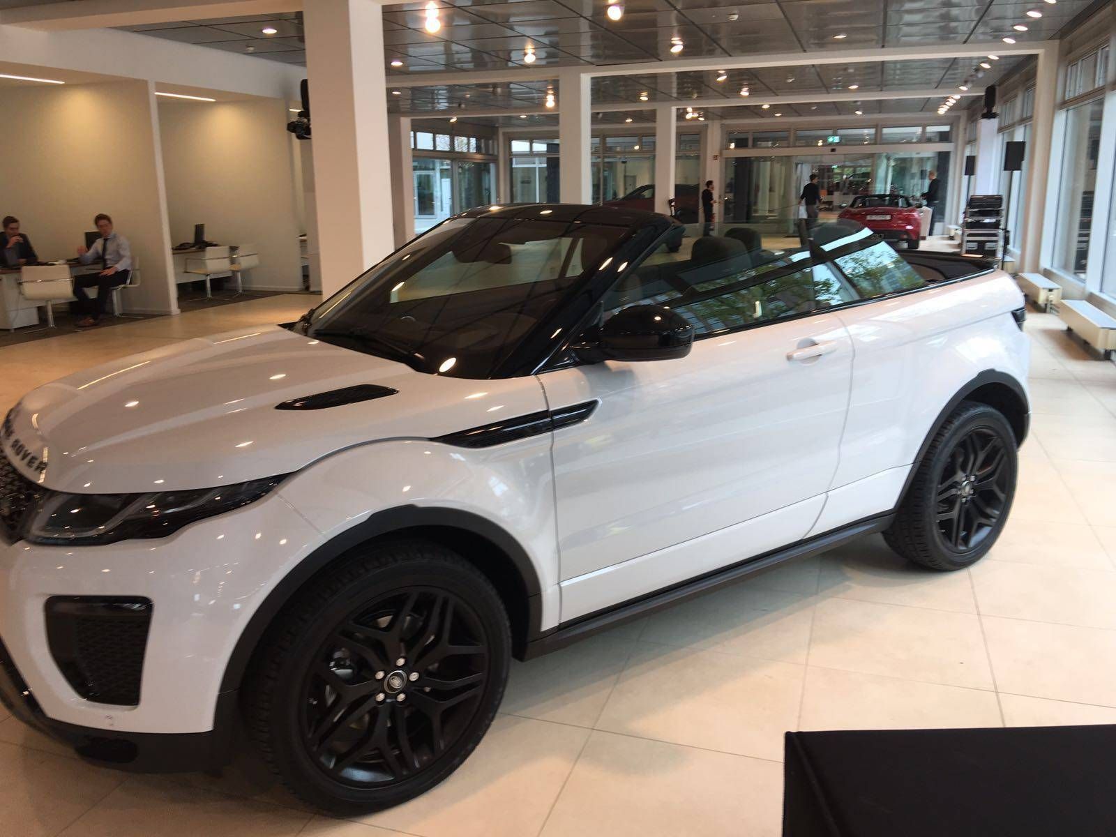 Land Rover Evoque Cabrio: Servicios de Comercial Víctor Land Rover Evoque Cabrio: Servicios de Comercial Víctor
