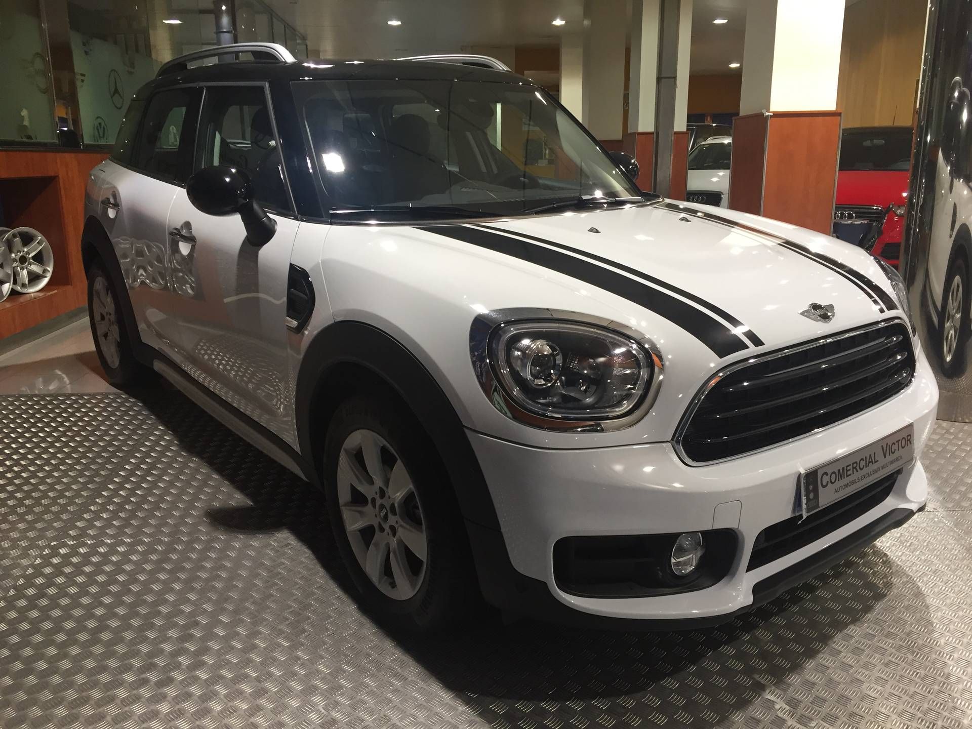 Mini: Servicios de Comercial Víctor Mini: Servicios de Comercial Víctor