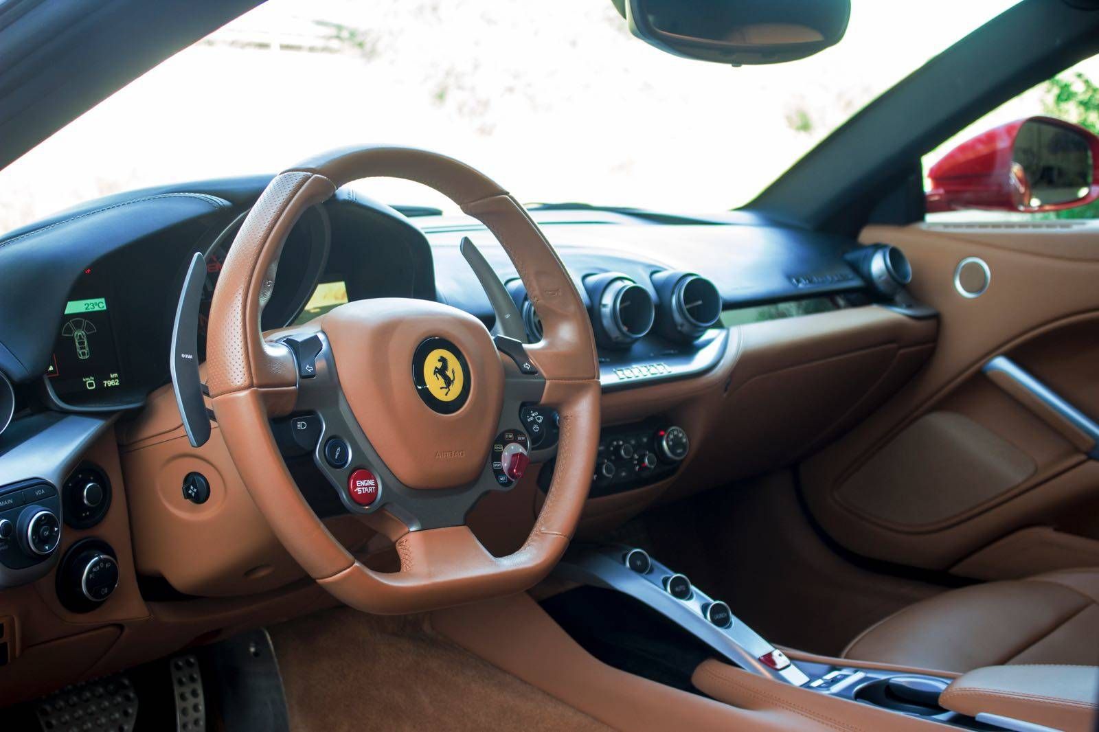 Ferrari F12: Servicios de Comercial Víctor Ferrari F12: Servicios de Comercial Víctor