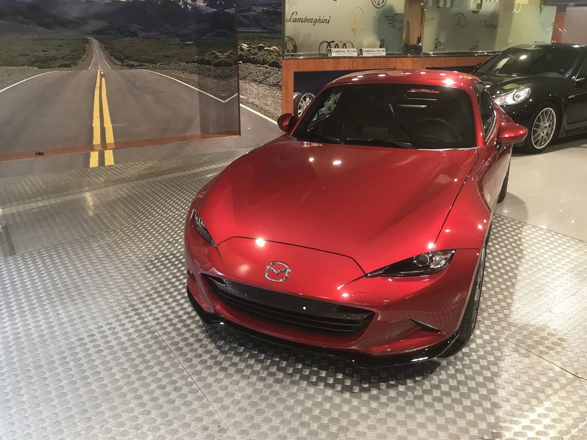 Mazda MX5 2018: Servicios de Comercial Víctor Mazda MX5 2018: Servicios de Comercial Víctor