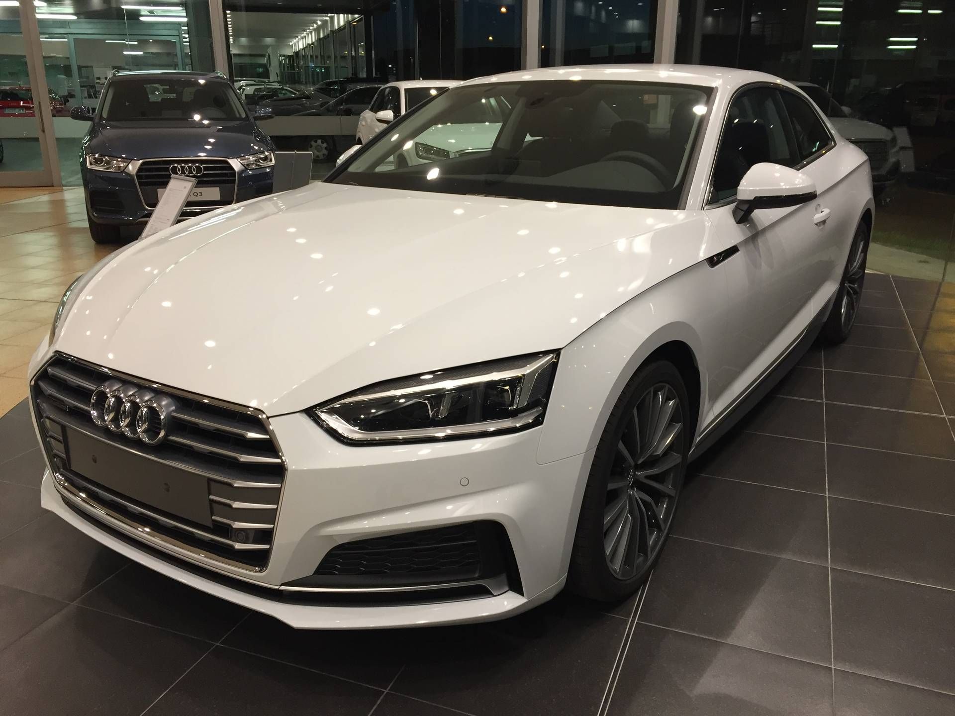 Audi A5 nuevo modelo: Servicios de Comercial Víctor Audi A5 nuevo modelo: Servicios de Comercial Víctor