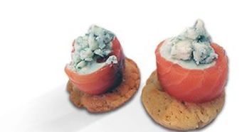 Rulada de salmón y queso azul: Productos de MartaPino Postres Rulada de salmón y queso azul: Productos de MartaPino Postres
