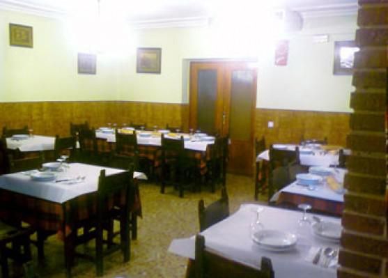 Bar - Restaurante: Instalaciones y servicios de Hostal Ceres }}