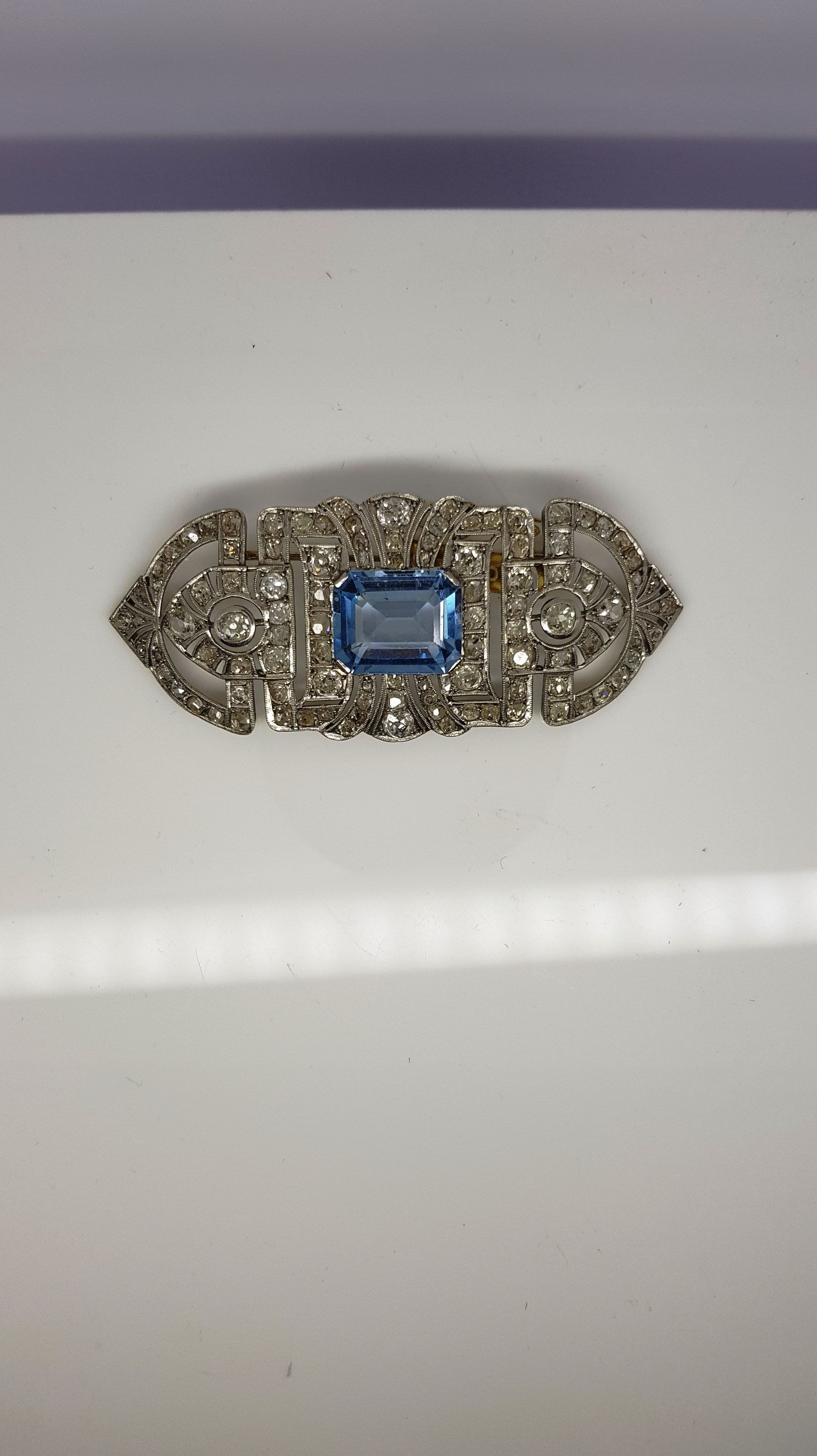 R03 2352 PLACA DE PLATINO BRILLANTES ANTIGUOS Y ESPINELA AZUL. AÑOS ´50 R03 2352 PLACA DE PLATINO BRILLANTES ANTIGUOS Y ESPINELA AZUL. AÑOS ´50
