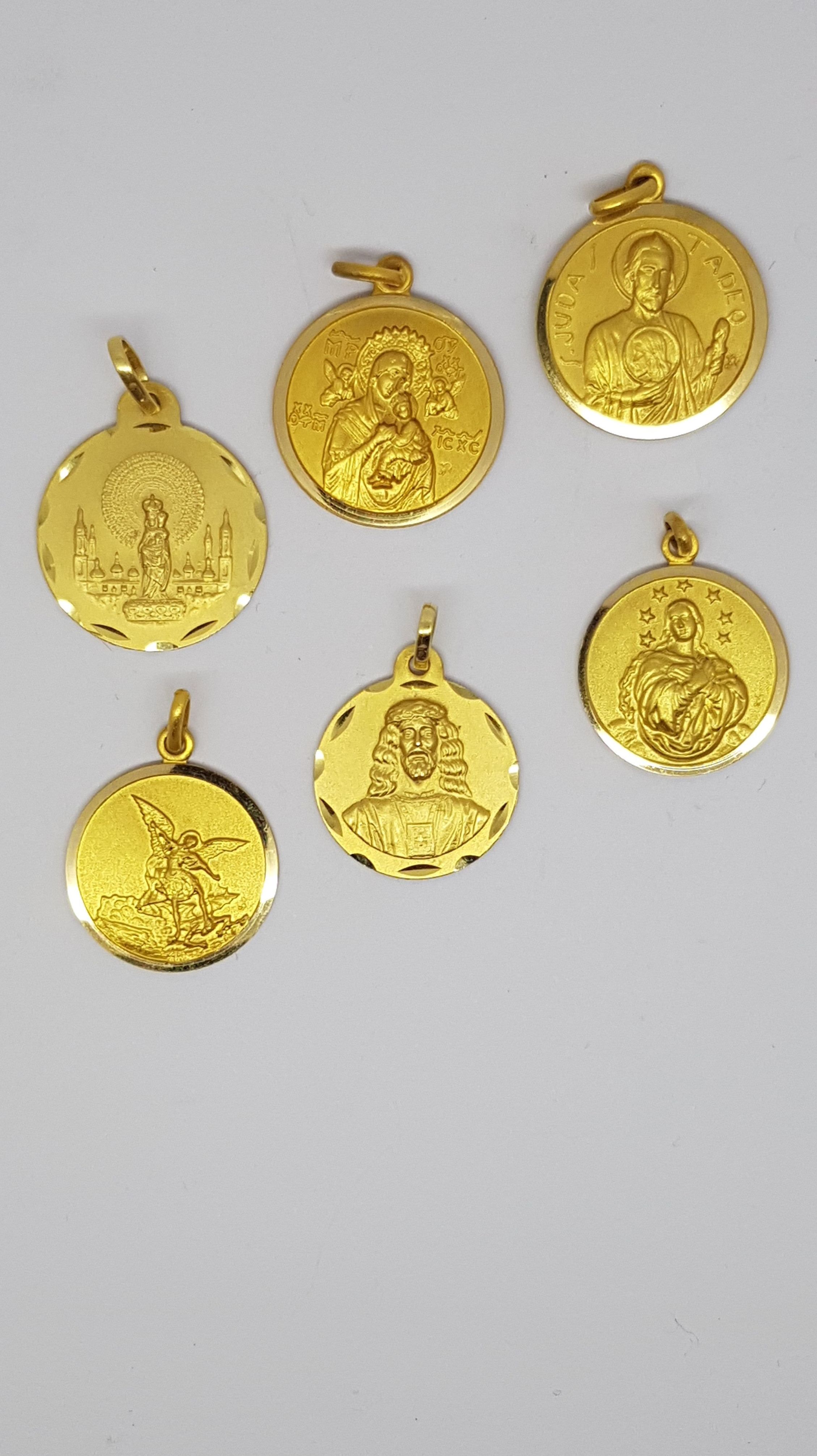 MEDALLAS ORO, ORO Y ESMALTES: Catálogo de Rivière Joyeros, S.L. MEDALLAS ORO, ORO Y ESMALTES: Catálogo de Rivière Joyeros, S.L.
