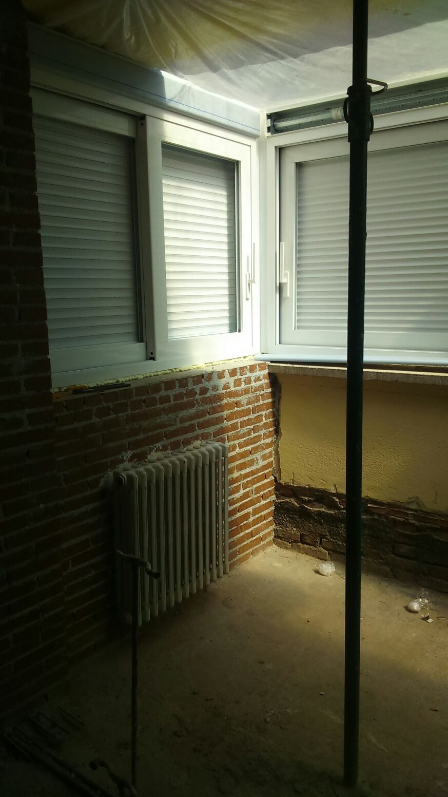 Montaje de puertas y ventanas de aluminio: Trabajos de Karpex Montaje de puertas y ventanas de aluminio: Trabajos de Karpex