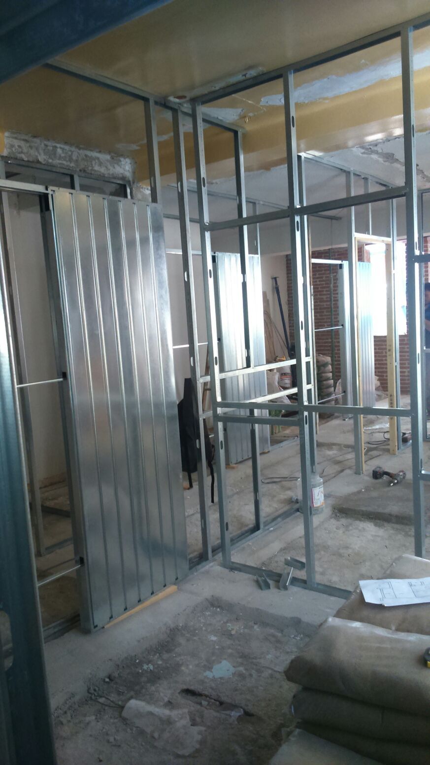 Montaje de puertas y ventanas de aluminio: Trabajos de Karpex Montaje de puertas y ventanas de aluminio: Trabajos de Karpex