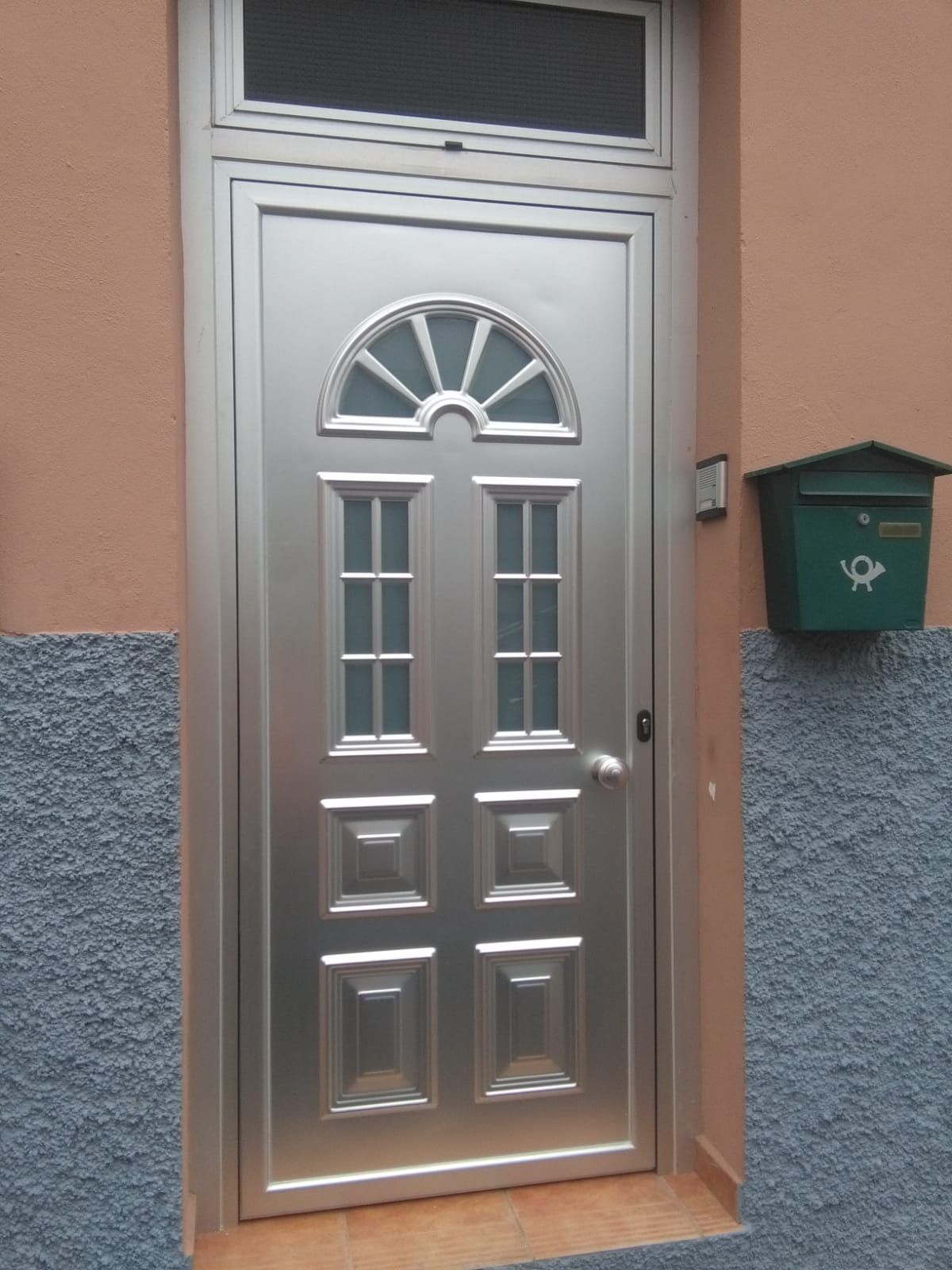 Puertas: Servicios de Cristalerías y Aluminios Manuel Izquierdo Puertas: Servicios de Cristalerías y Aluminios Manuel Izquierdo