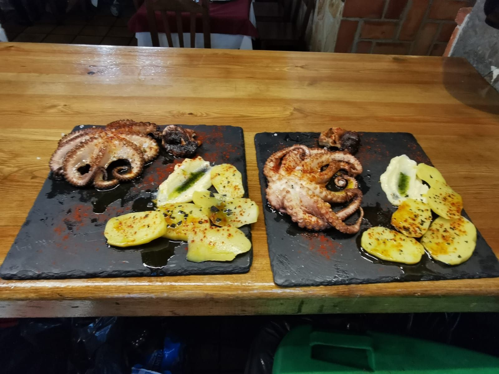 Pescados a la brasa: Carta de Asador Brasería La Vaquilla Pescados a la brasa: Carta de Asador Brasería La Vaquilla