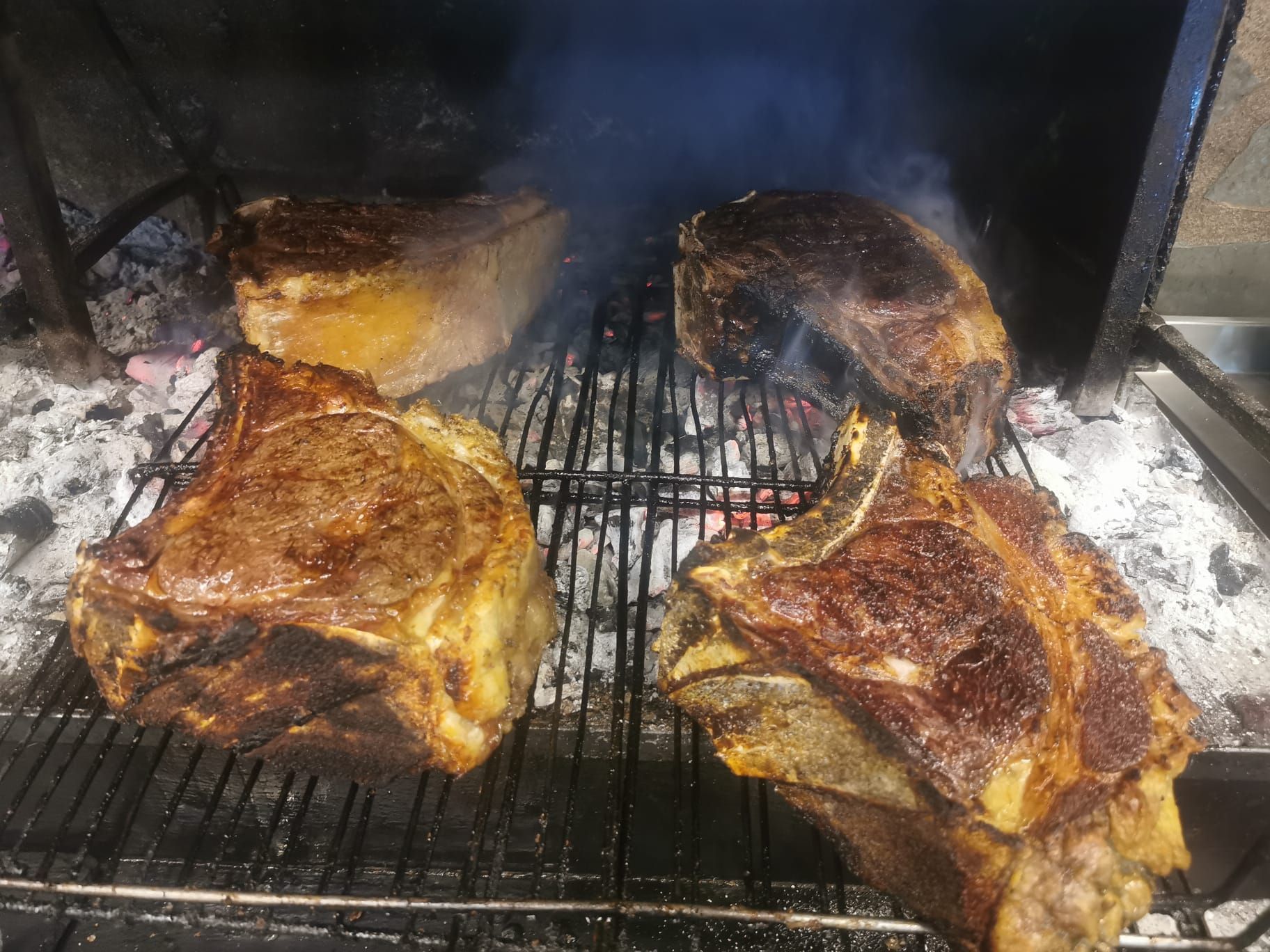 Carne de ternera y carne de vaca: Carta de Asador Brasería La Vaquilla Carne de ternera y carne de vaca: Carta de Asador Brasería La Vaquilla