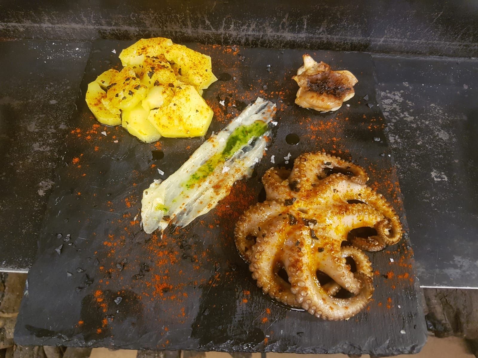 Pescados a la brasa: Carta de Asador Brasería La Vaquilla Pescados a la brasa: Carta de Asador Brasería La Vaquilla