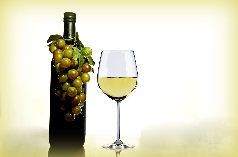 Blancos. Vino de la Tierra de Castilla y León: Carta y bodega de SIDRERÍA ASADOR MARTINTXO Blancos. Vino de la Tierra de Castilla y León: Carta y bodega de SIDRERÍA ASADOR MARTINTXO