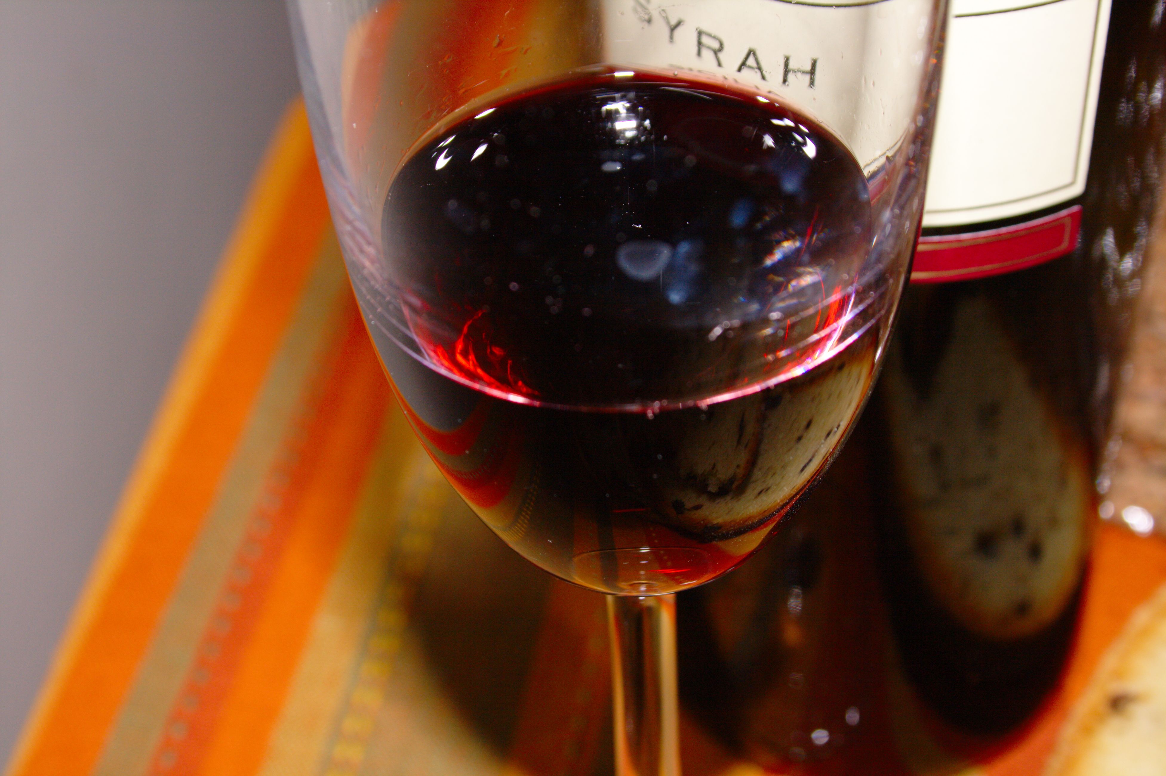 Vinos tintos de Francia: Carta y bodega de SIDRERÍA ASADOR MARTINTXO Vinos tintos de Francia: Carta y bodega de SIDRERÍA ASADOR MARTINTXO