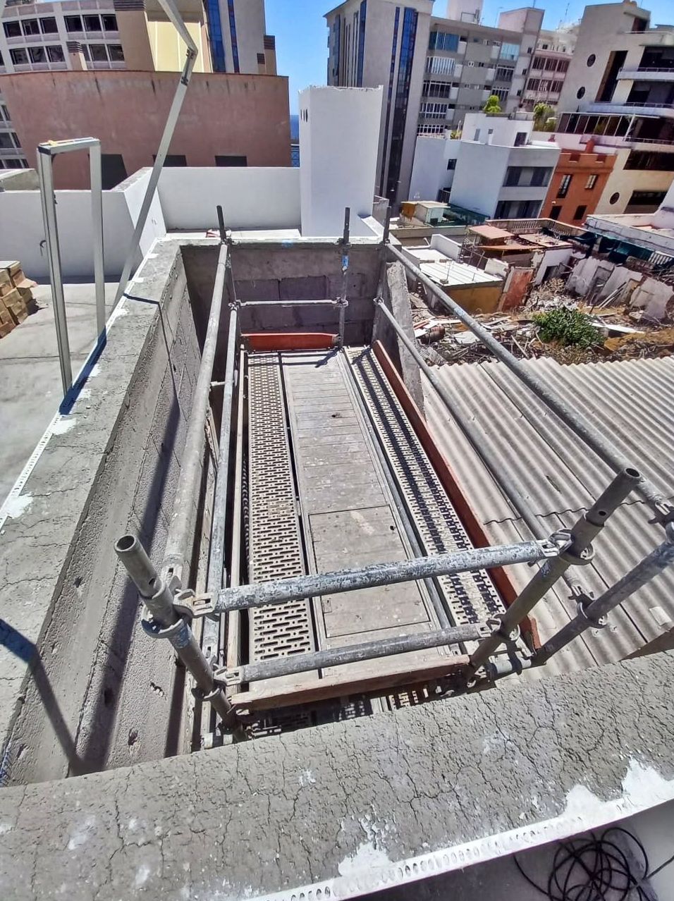 Rehabilitación de patios interiores. Calle La Rosa. Santa Cruz de Tenerife.