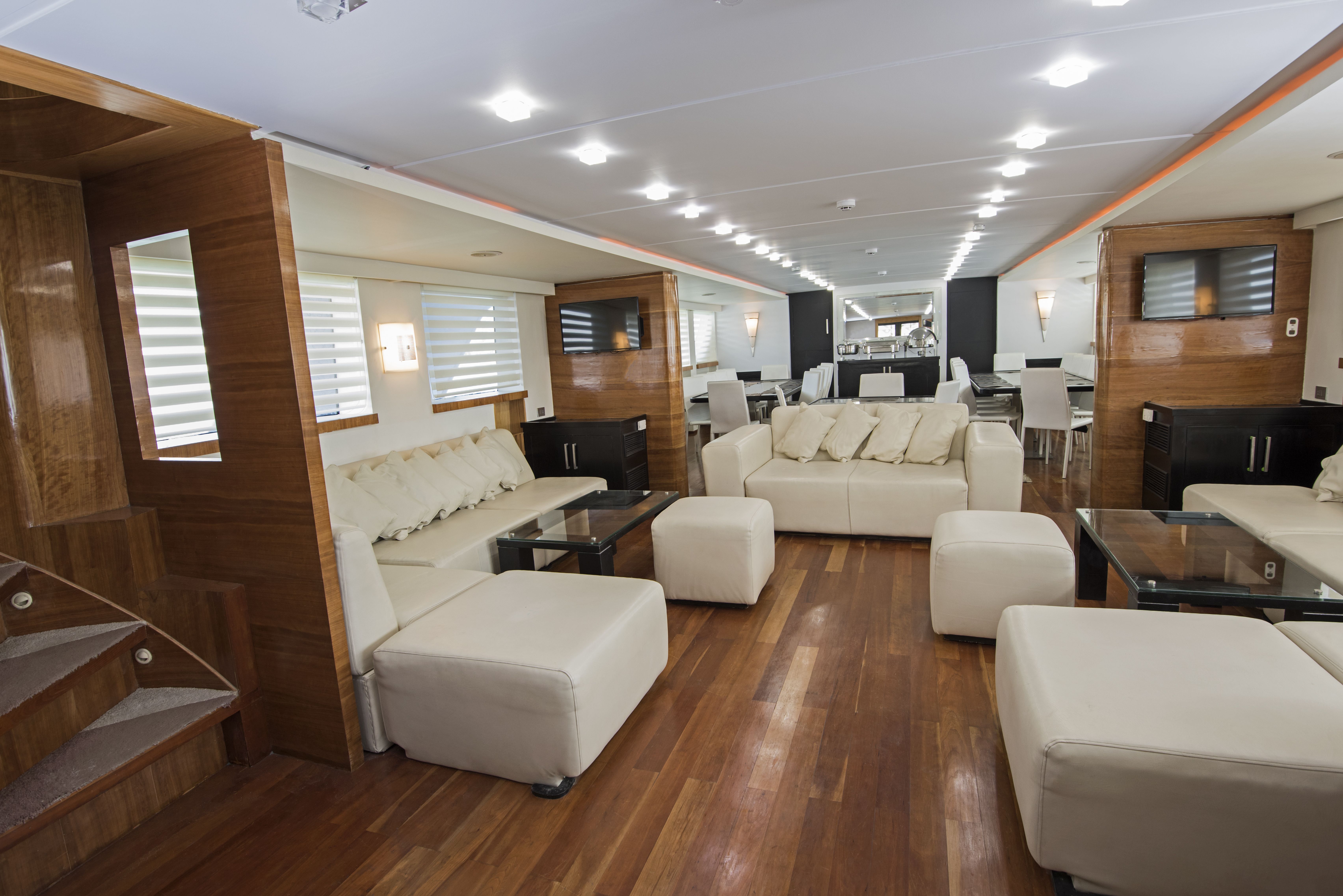 Limpieza interior y exterior de barcos: Servicios de AQ Marine Limpieza interior y exterior de barcos: Servicios de AQ Marine