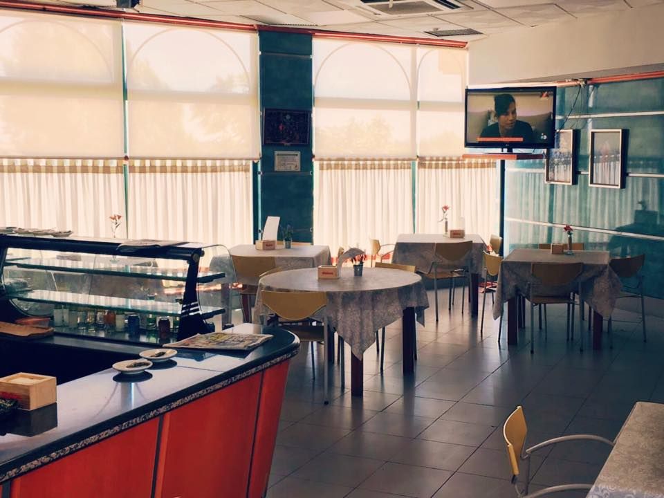 Cafetería - Restaurante: Servicios de Estación de Servicio Navalcarro BP Cafetería - Restaurante: Servicios de Estación de Servicio Navalcarro BP