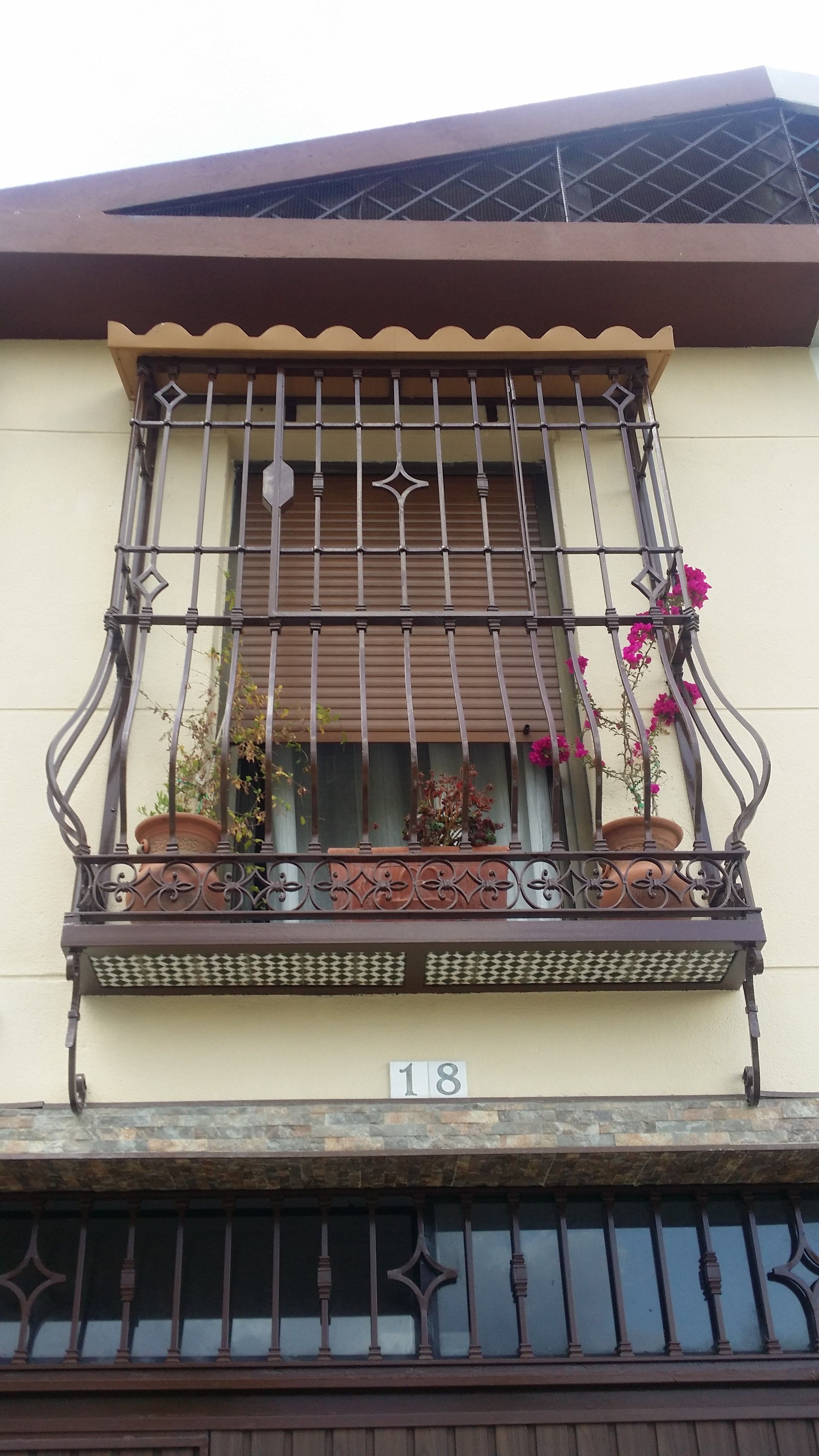 Rejas y barandillas de acero inox y hierro: Servicios de Talleres Gómez Bravo Rejas y barandillas de acero inox y hierro: Servicios de Talleres Gómez Bravo