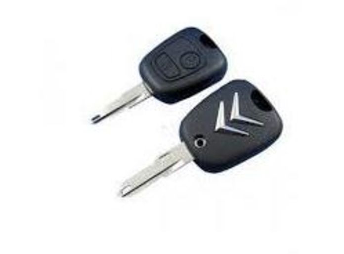 Llave con mando Citroën: Productos de Zapatería Ideal Alcobendas Llave con mando Citroën: Productos de Zapatería Ideal Alcobendas