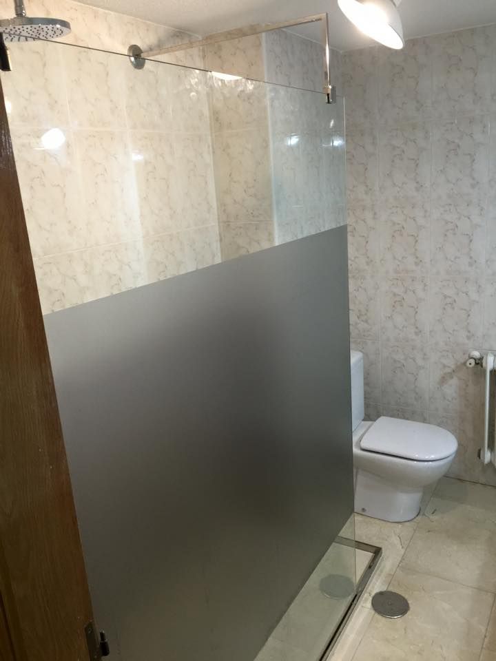Mamparas de baño: Servicios de Pepe de Marhe Mamparas de baño: Servicios de Pepe de Marhe
