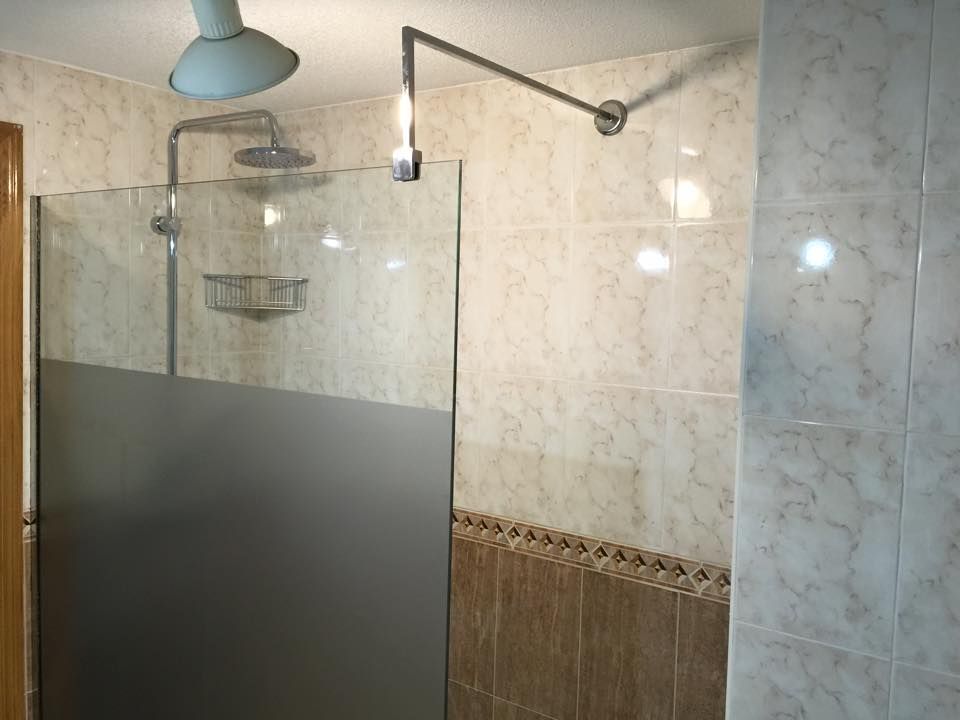 Mamparas de baño: Servicios de Pepe de Marhe Mamparas de baño: Servicios de Pepe de Marhe