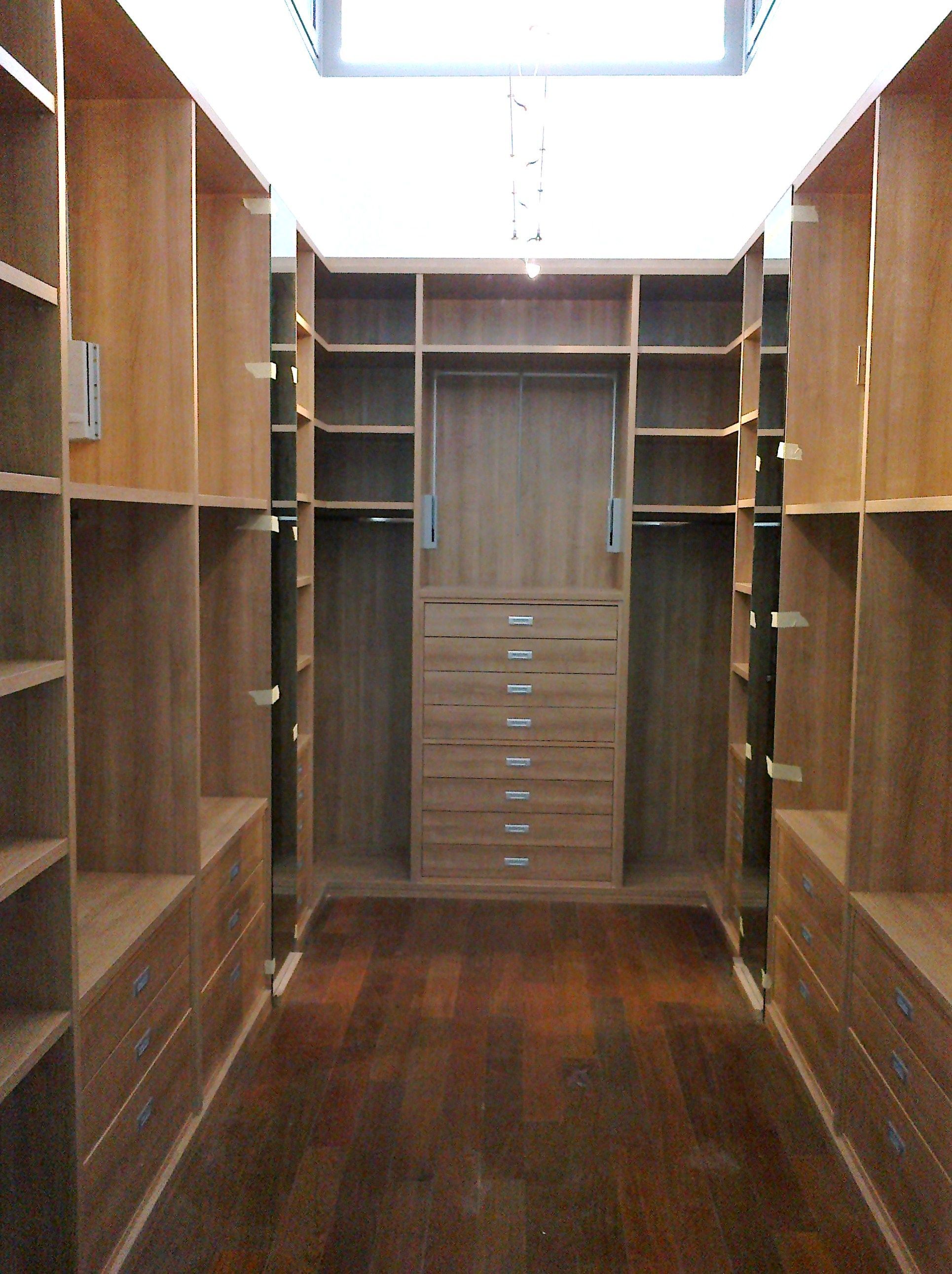 Vestidores: Productos y Servicios de La Boutique del Armario Vestidores: Productos y Servicios de La Boutique del Armario
