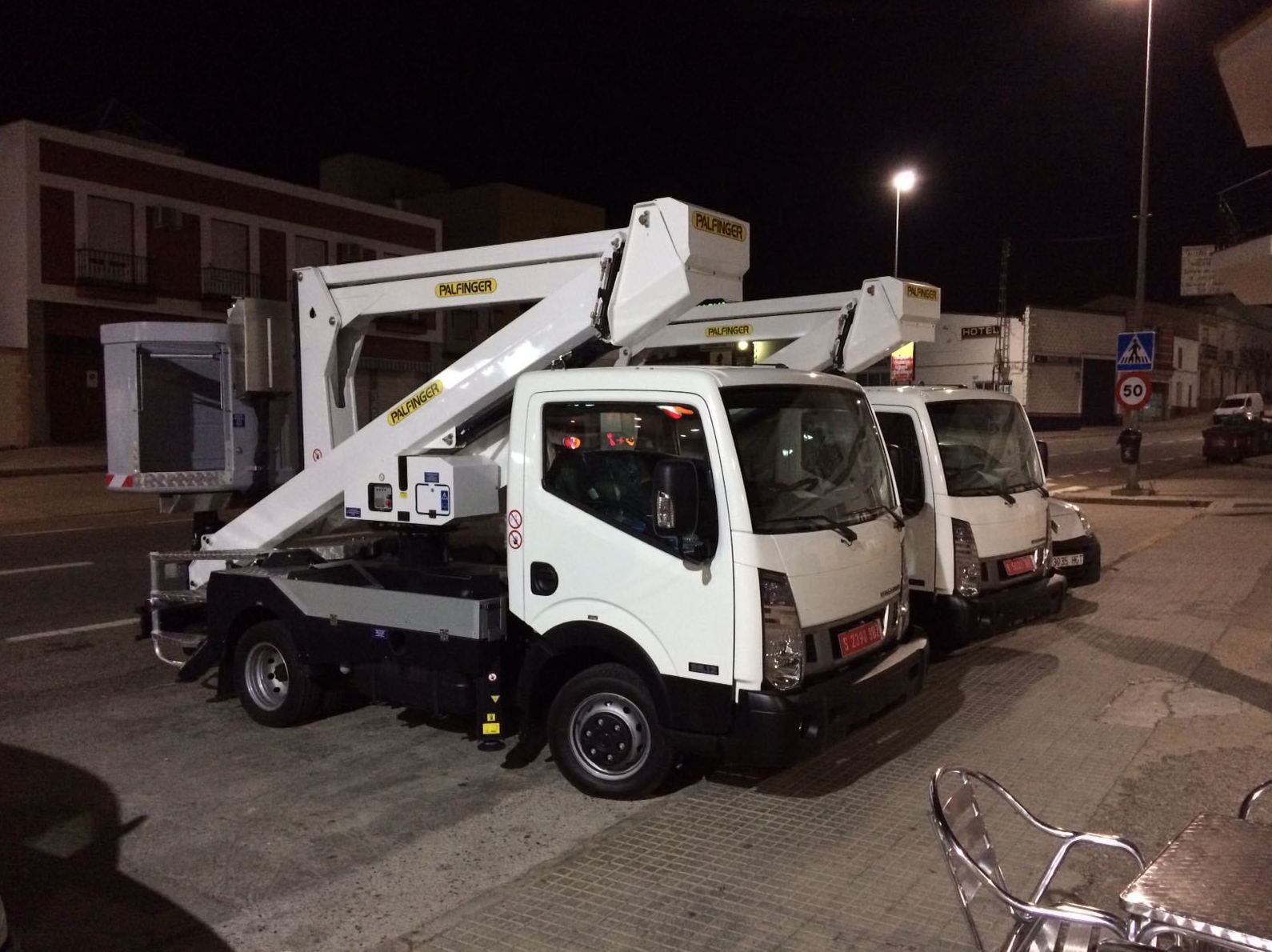 Plataformas elevadoras sobre camión: Servicios de Transportes y Grúas Galván - Alquileres Galván Plataformas elevadoras sobre camión: Servicios de Transportes y Grúas Galván - Alquileres Galván