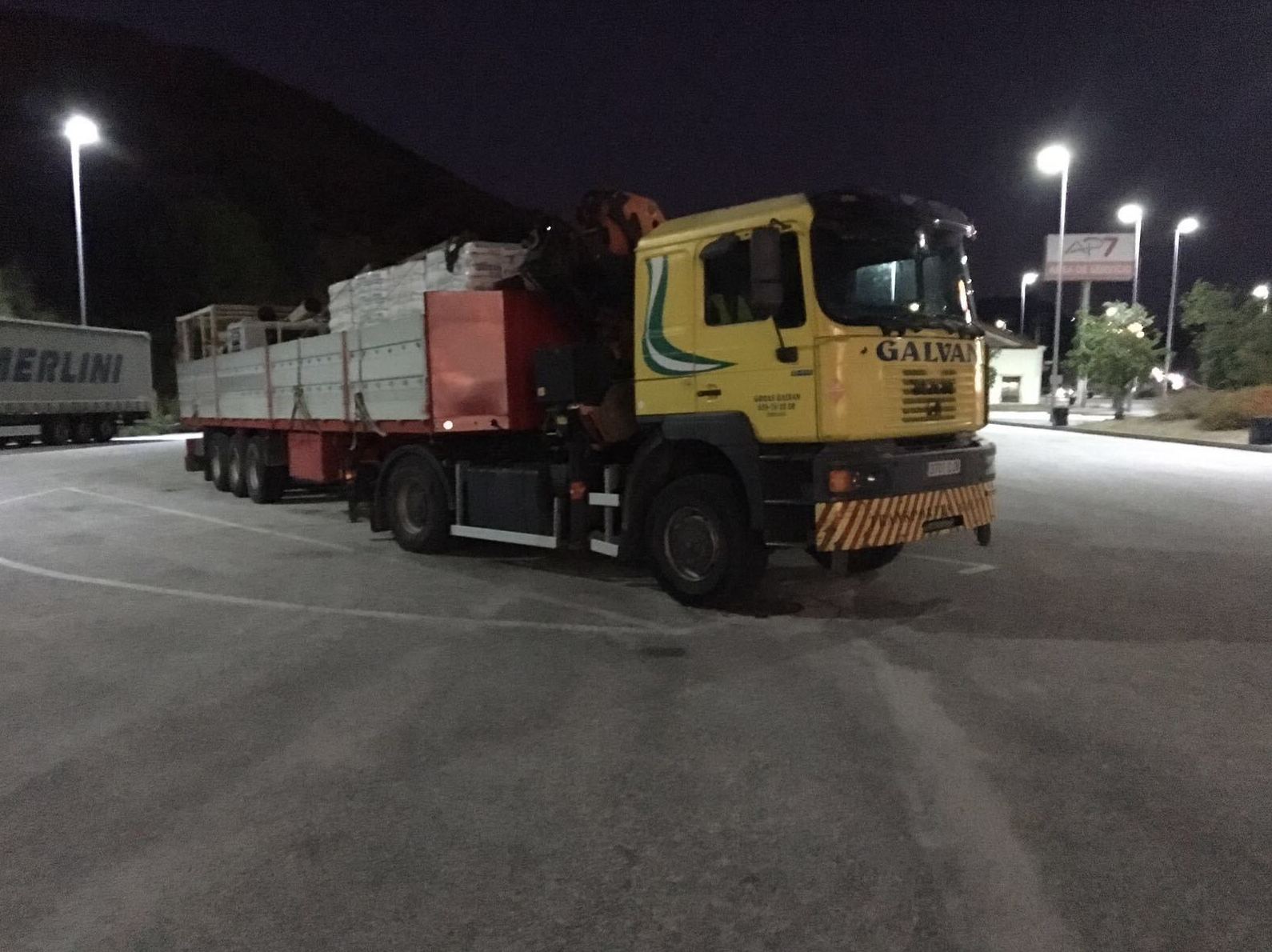 Camión grúa: Servicios de Transportes y Grúas Galván - Alquileres Galván Camión grúa: Servicios de Transportes y Grúas Galván - Alquileres Galván