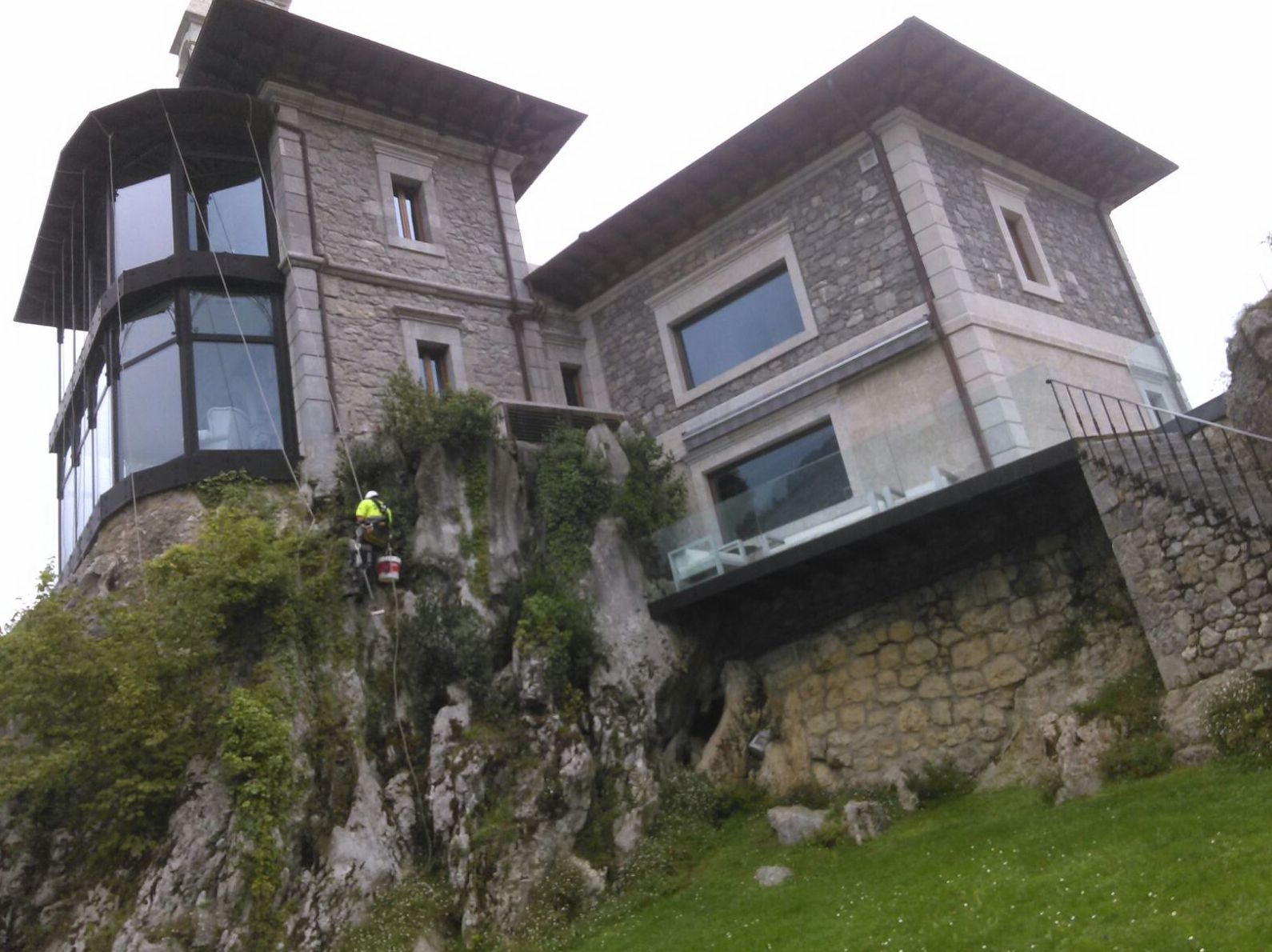 REHABILITACIÓN INTEGRAL DE FACHADAS EN CANTABRIA REHABILITACIÓN INTEGRAL DE FACHADAS EN CANTABRIA