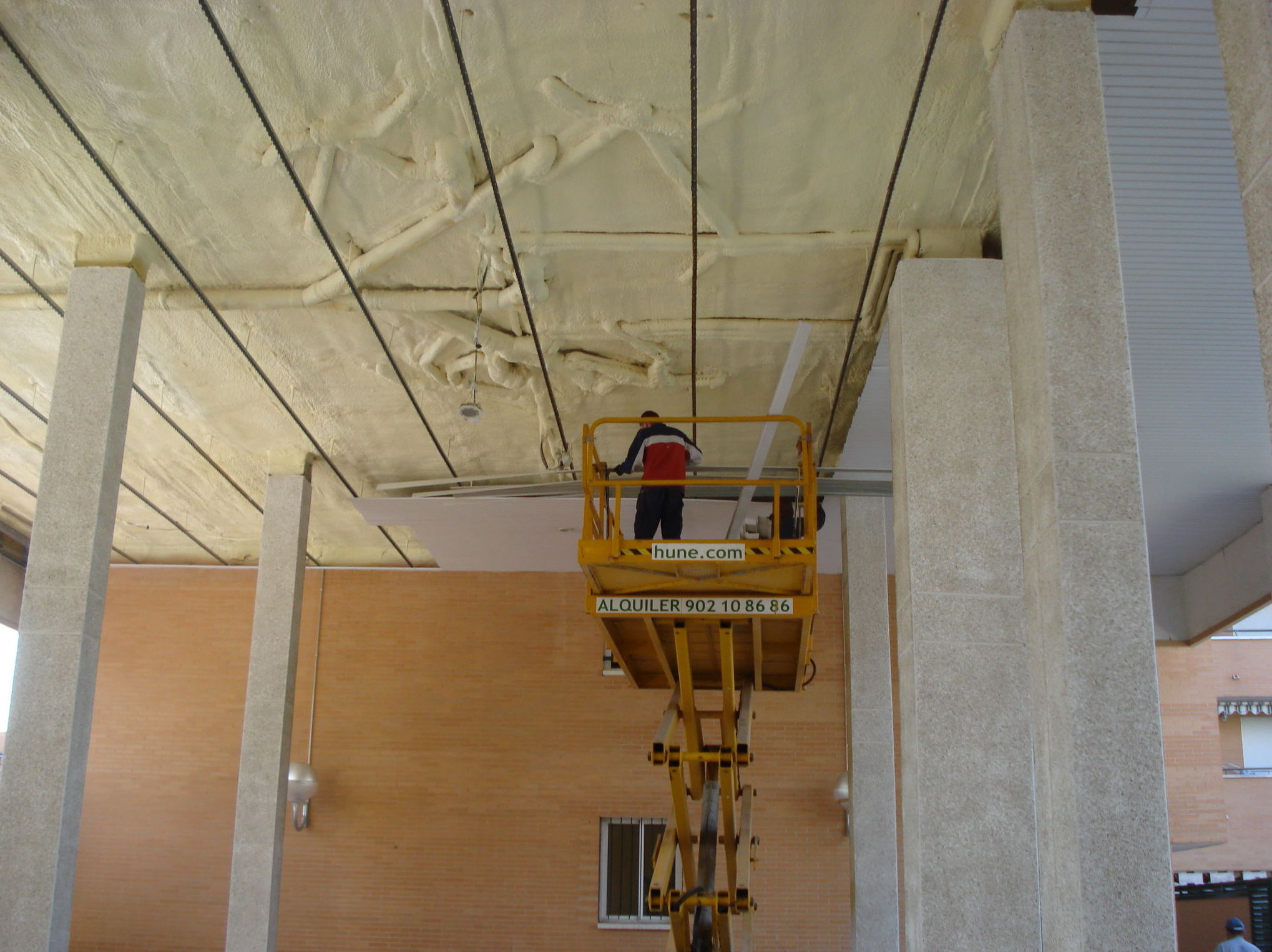 C/ José de Cadalso, 1 a 29. Torrejón de Ardoz (Madrid). Poliuretano proyectado C/ José de Cadalso, 1 a 29. Torrejón de Ardoz (Madrid). Poliuretano proyectado