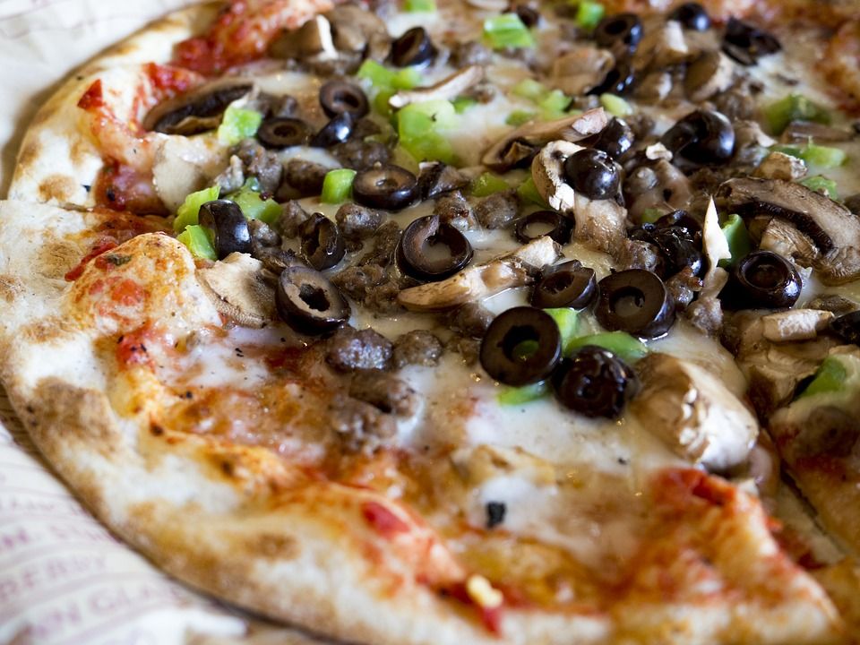 Pizzas de los Paraísos Piratas: Servicios de La Cueva del Pirata Pizzas de los Paraísos Piratas: Servicios de La Cueva del Pirata