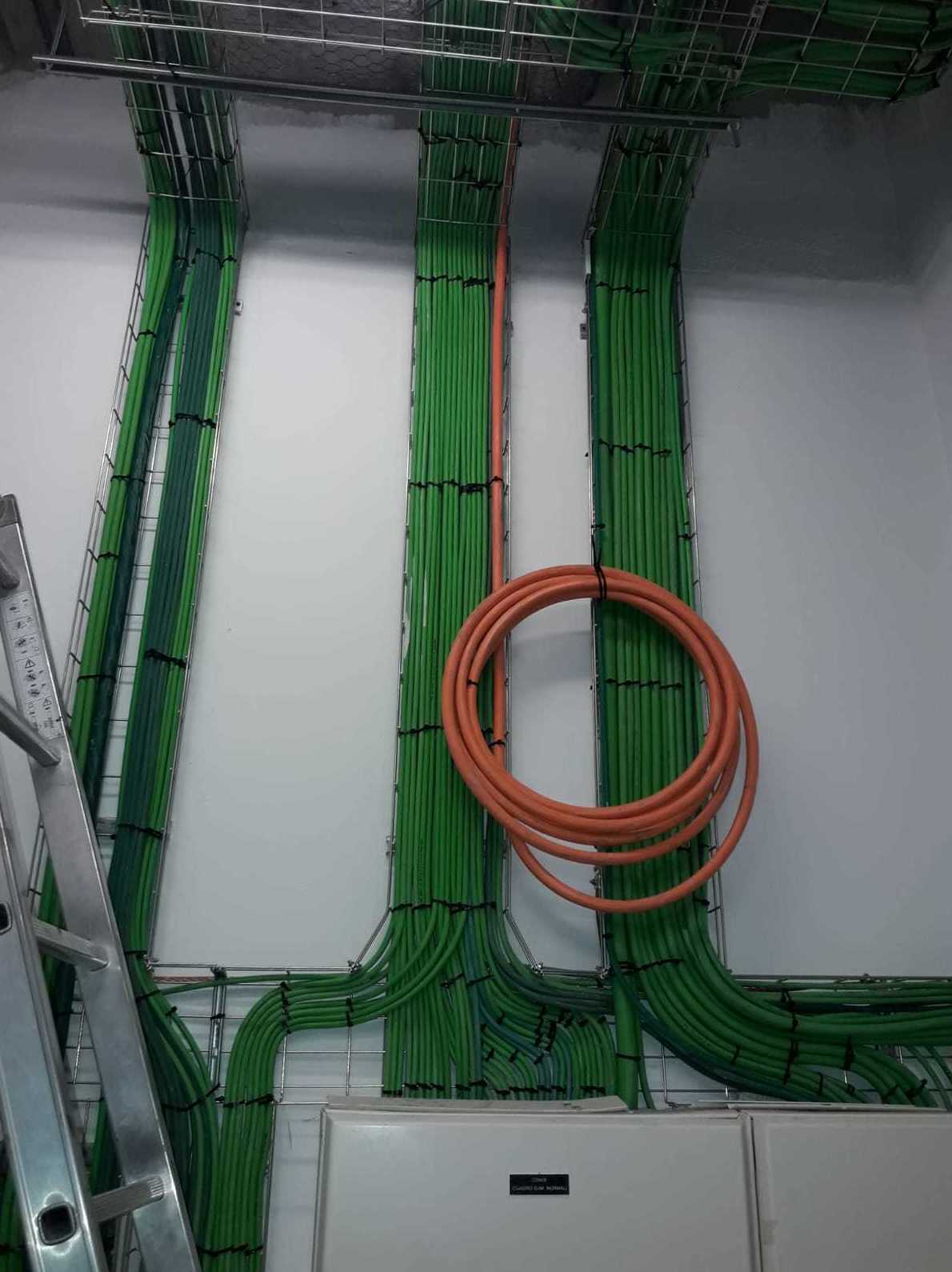 Instalaciones eléctricas de media y baja tensión: Servicios de Eleccom Instalaciones eléctricas de media y baja tensión: Servicios de Eleccom