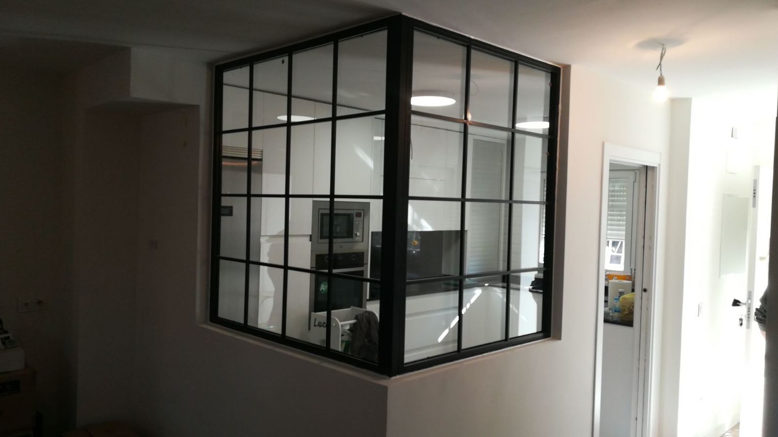 puerta de hierro acristalada estilo industrial: Nuestros Trabajos de Cerrajería Geyma puerta de hierro acristalada estilo industrial: Nuestros Trabajos de Cerrajería Geyma