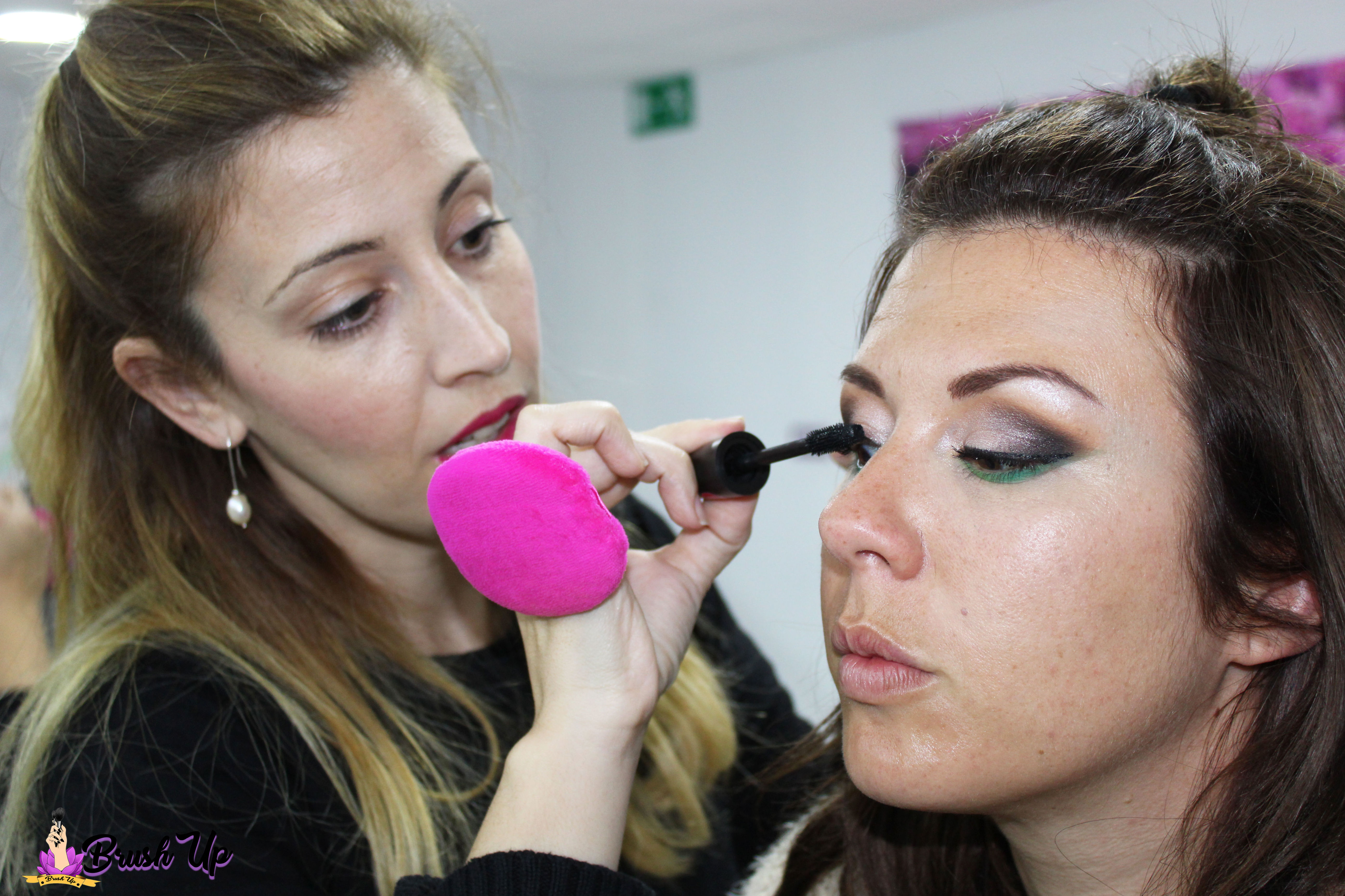 Cursos de maquillaje profesional: Servicios de Brush Up Escuela Cursos de maquillaje profesional: Servicios de Brush Up Escuela