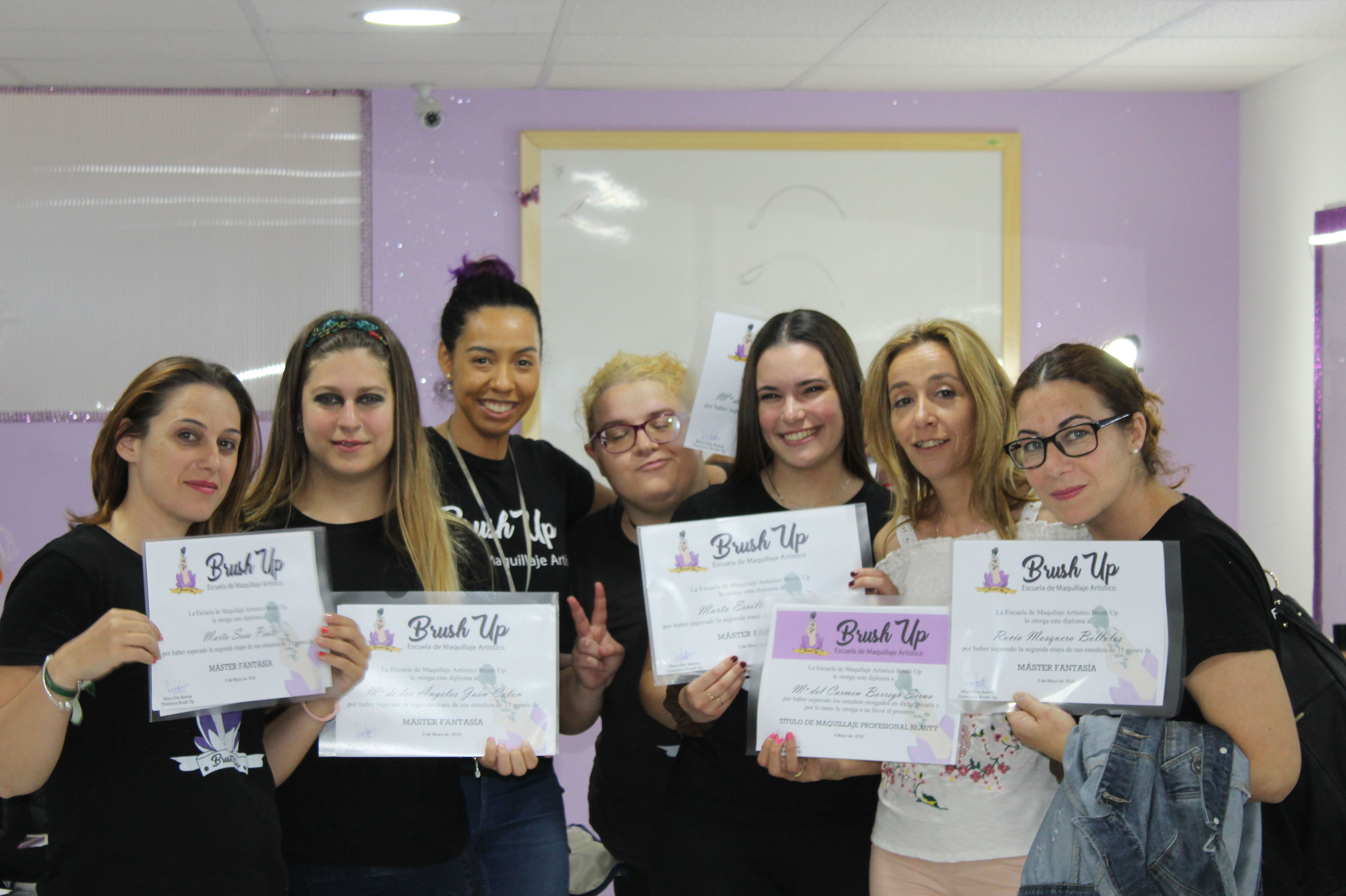 Cursos de maquillaje profesional: Servicios de Brush Up Escuela Cursos de maquillaje profesional: Servicios de Brush Up Escuela