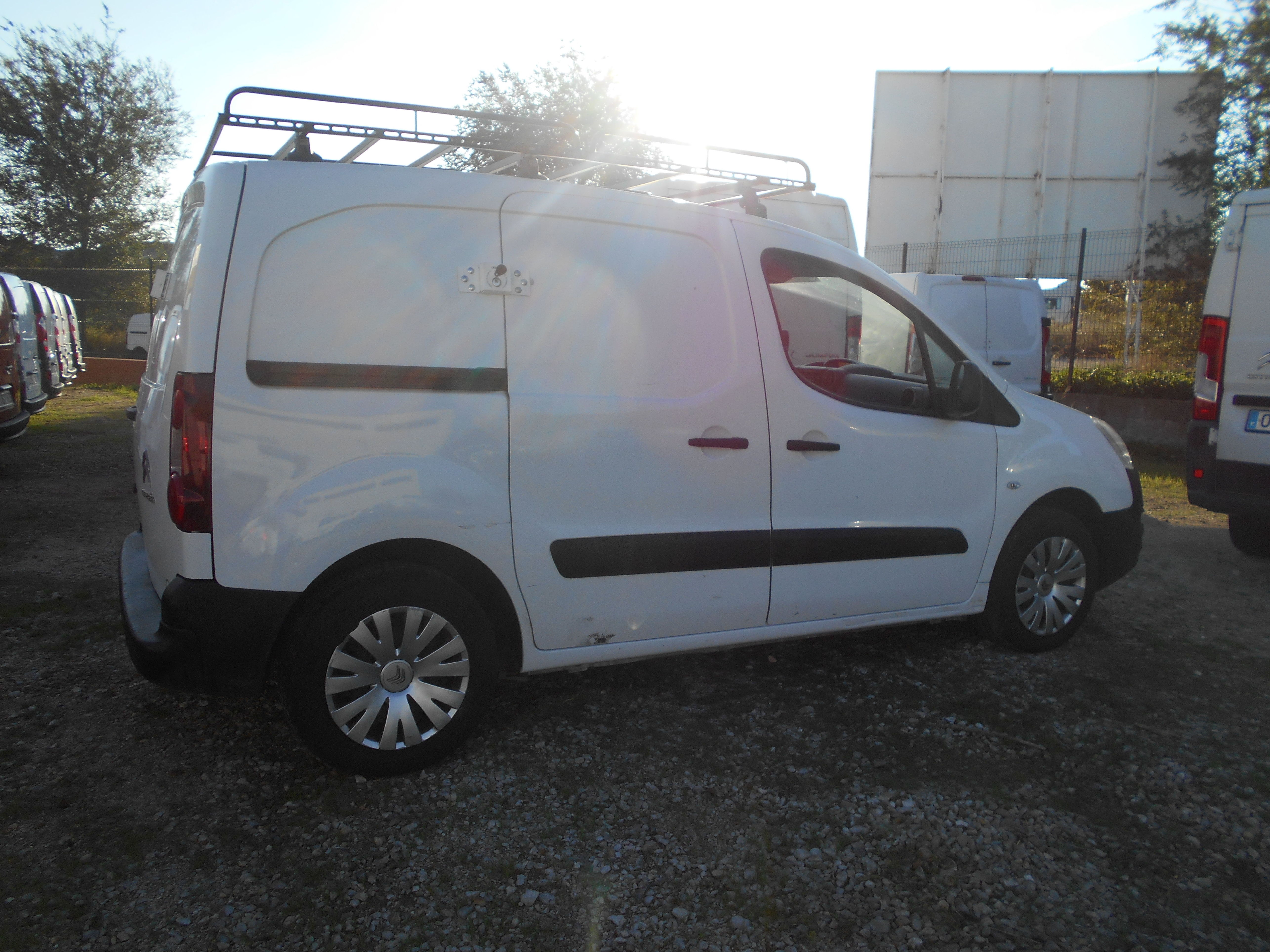 CITROEN BERLINGO HDI FURGON 2015. 92.341KM: Stock de Furgonetas a Buen Precio CITROEN BERLINGO HDI FURGON 2015. 92.341KM: Stock de Furgonetas a Buen Precio