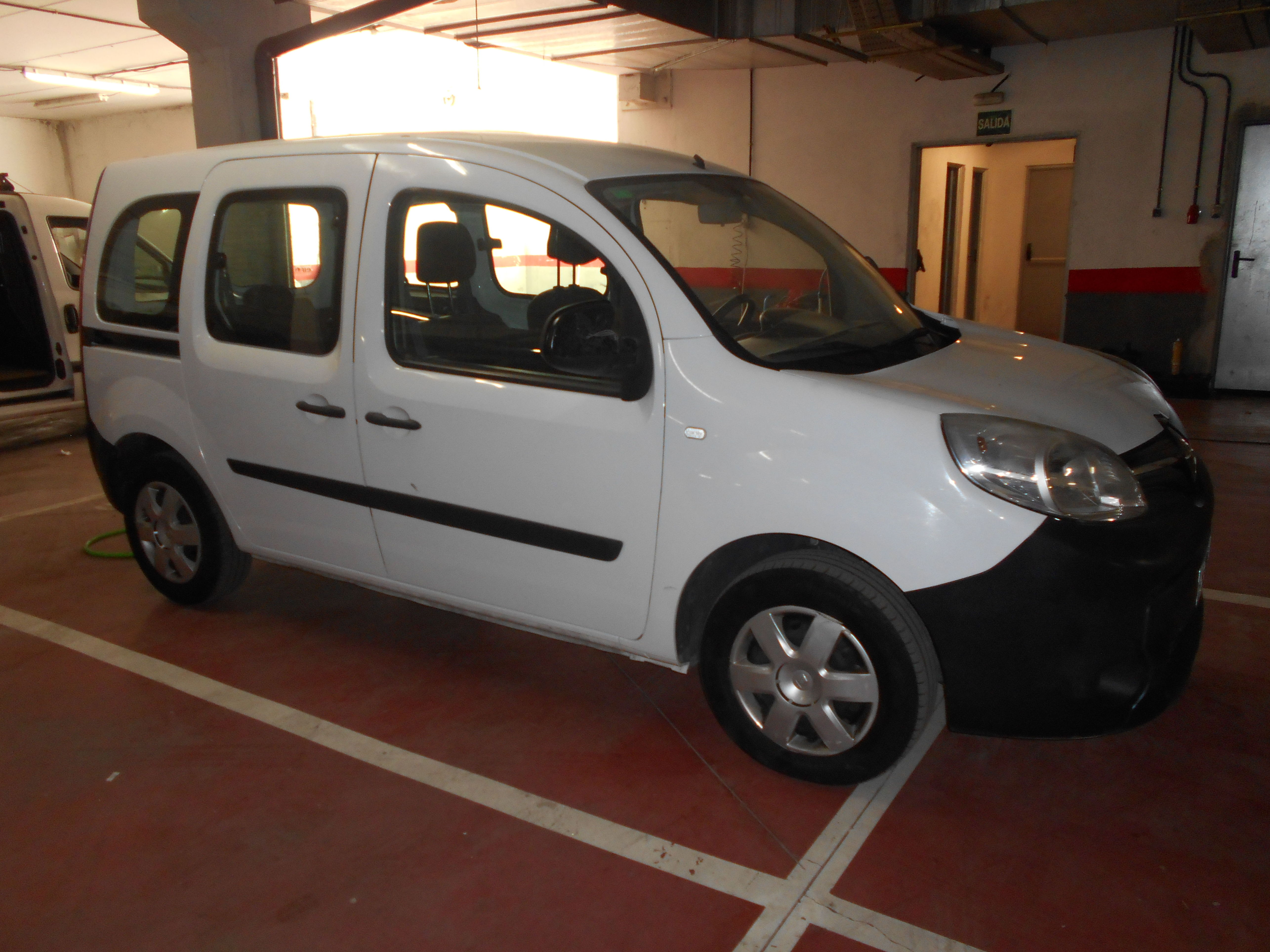 RENAULT KANGOO COMBI: Stock de Furgonetas a Buen Precio RENAULT KANGOO COMBI: Stock de Furgonetas a Buen Precio