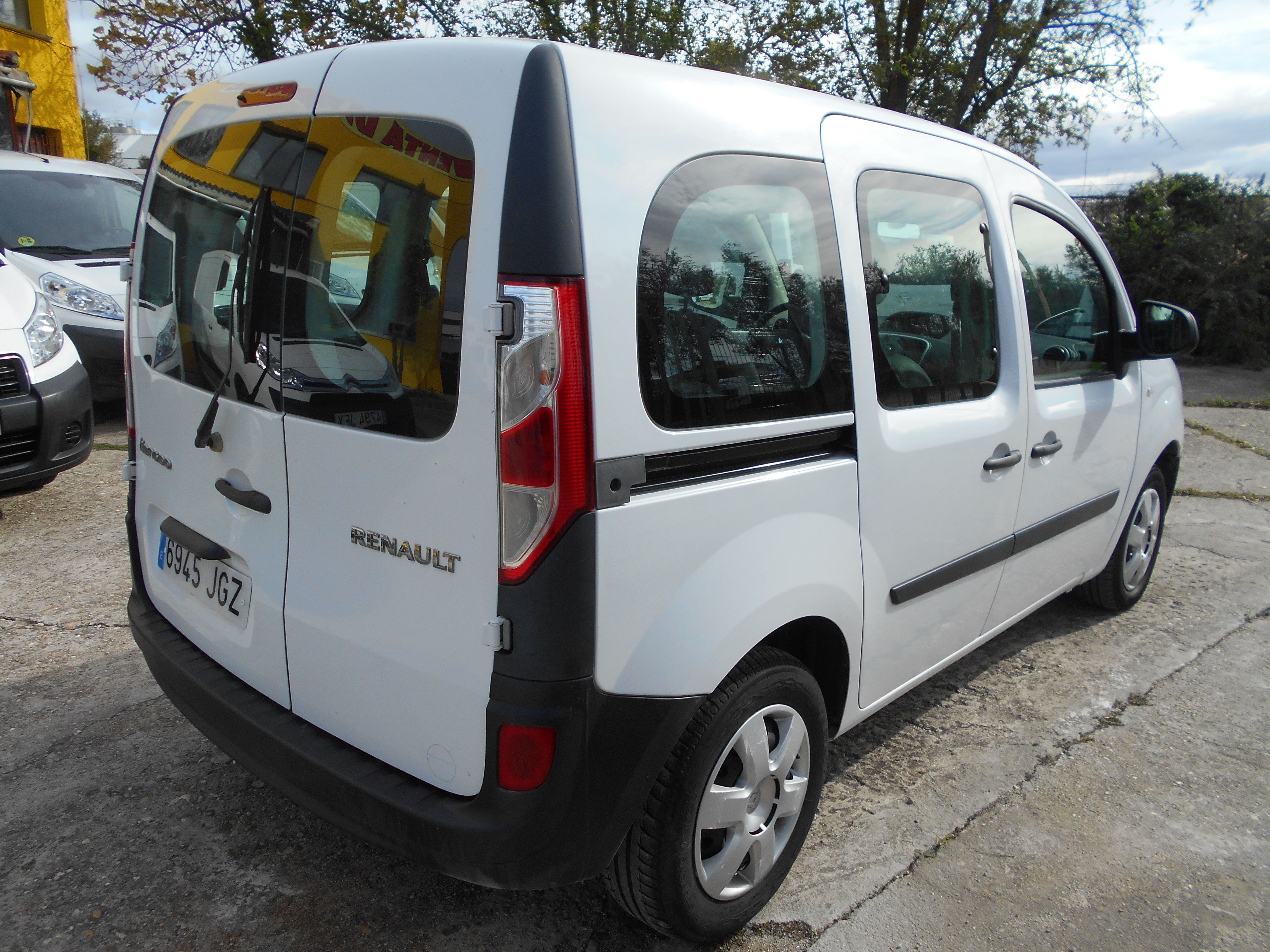 RENAULT KANGOO DCI 5 PLAZAS 2015: Stock de Furgonetas a Buen Precio RENAULT KANGOO DCI 5 PLAZAS 2015: Stock de Furgonetas a Buen Precio