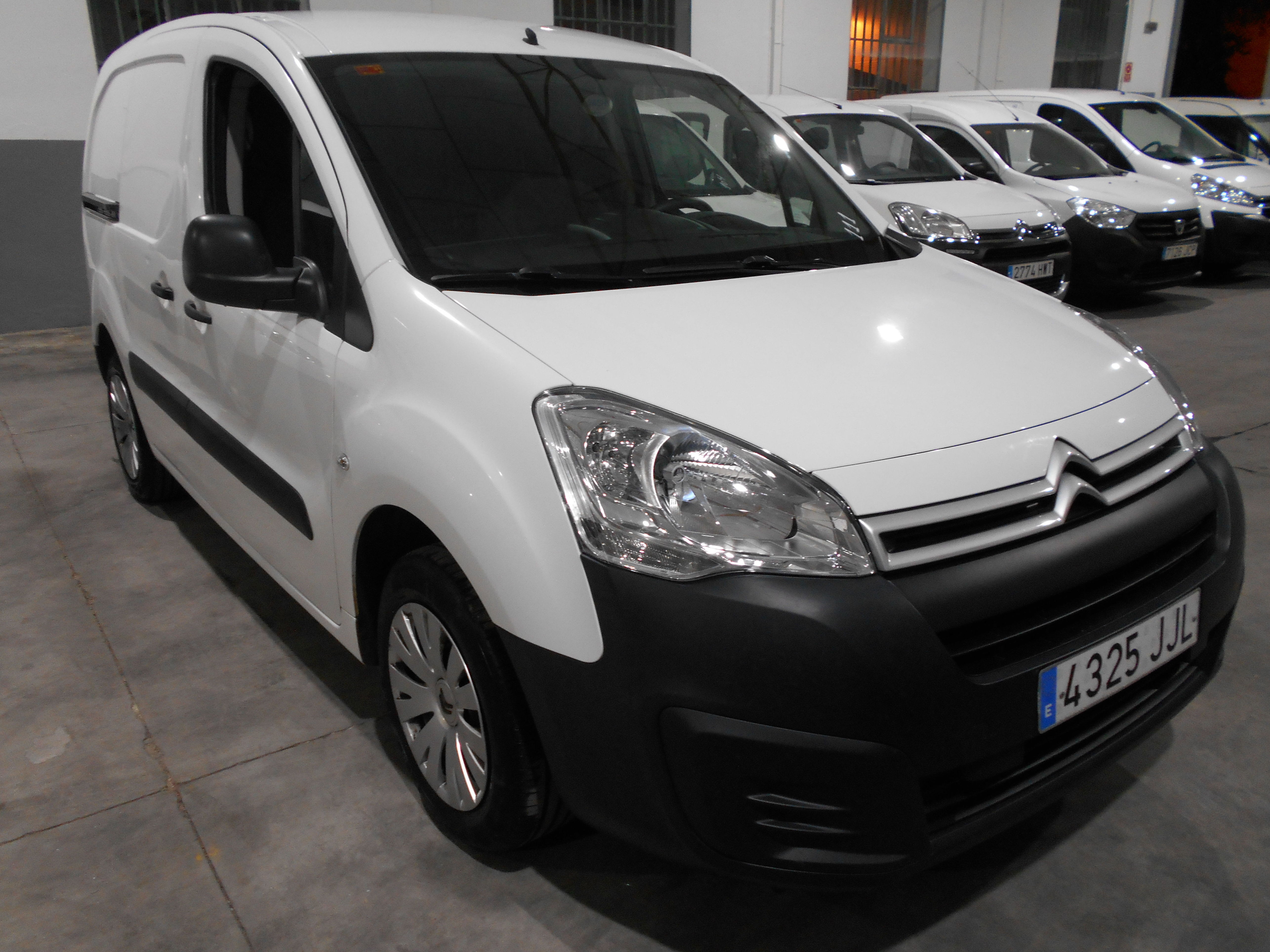 CITROEN BERLINGO FURGON 2015: Stock de Furgonetas a Buen Precio CITROEN BERLINGO FURGON 2015: Stock de Furgonetas a Buen Precio