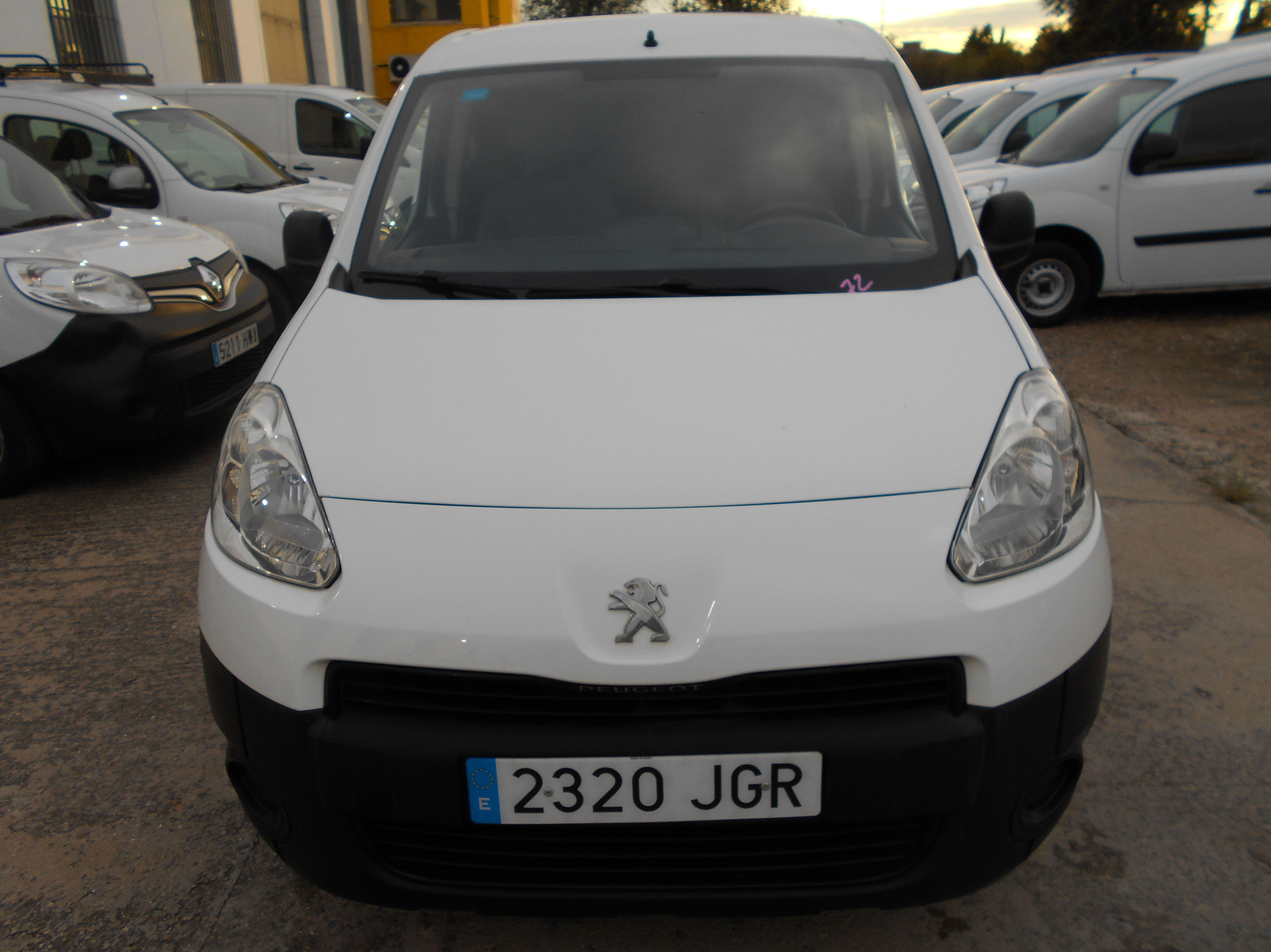 PEUGEOT PARTNER HDI 2015 FURGON: Stock de Furgonetas a Buen Precio PEUGEOT PARTNER HDI 2015 FURGON: Stock de Furgonetas a Buen Precio
